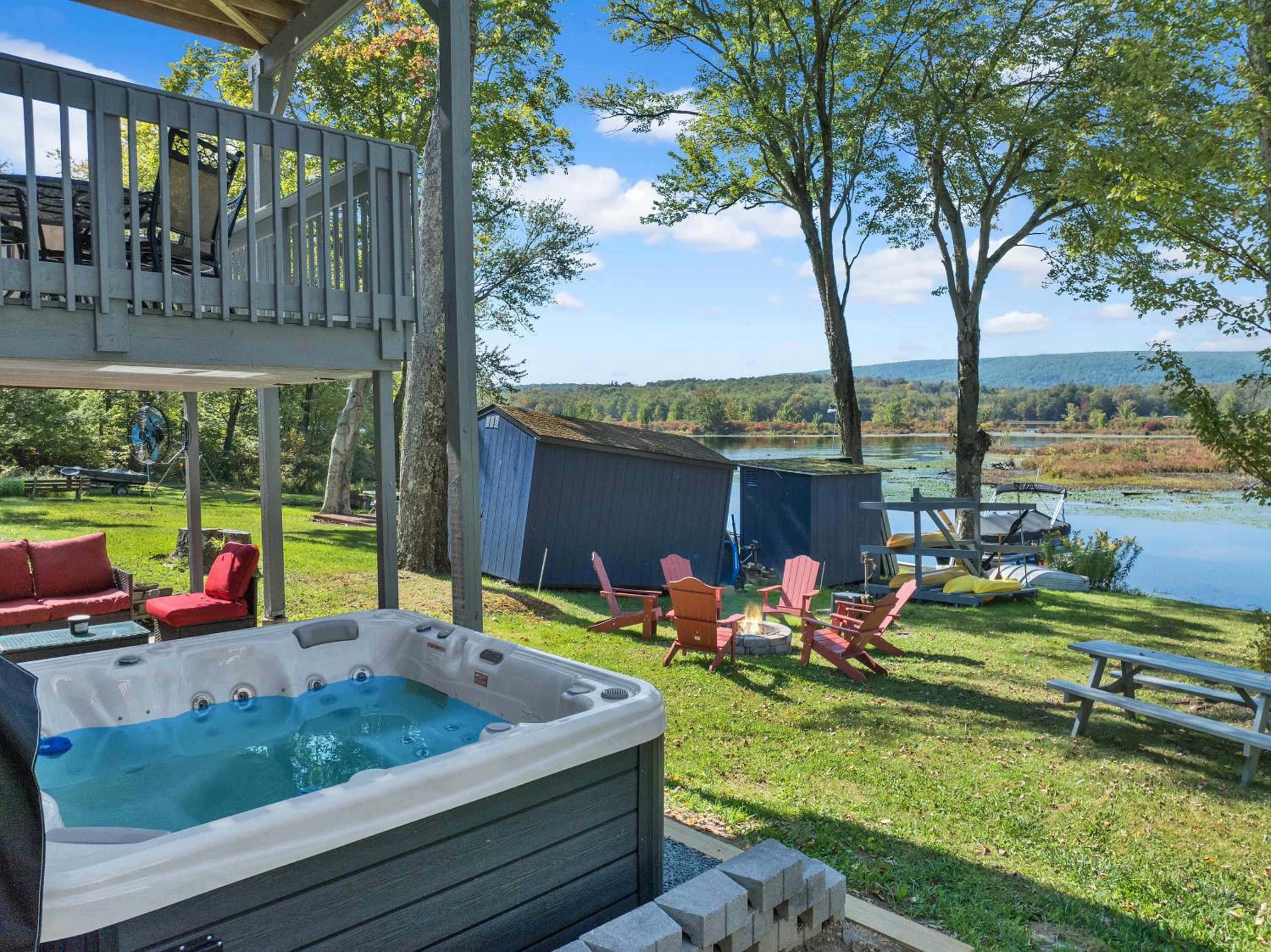 Lakefront, Hot Tub, Dock, Kayaks, Amazing Views view 3