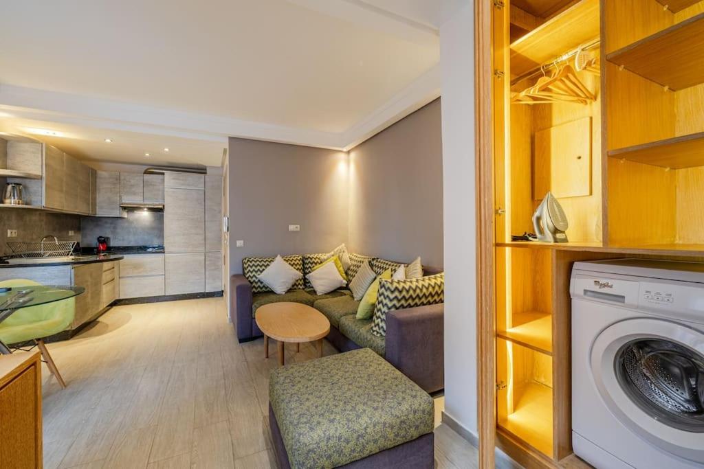 Cozy and luxurious appartment Swimming pool Center of Marrakech view 2