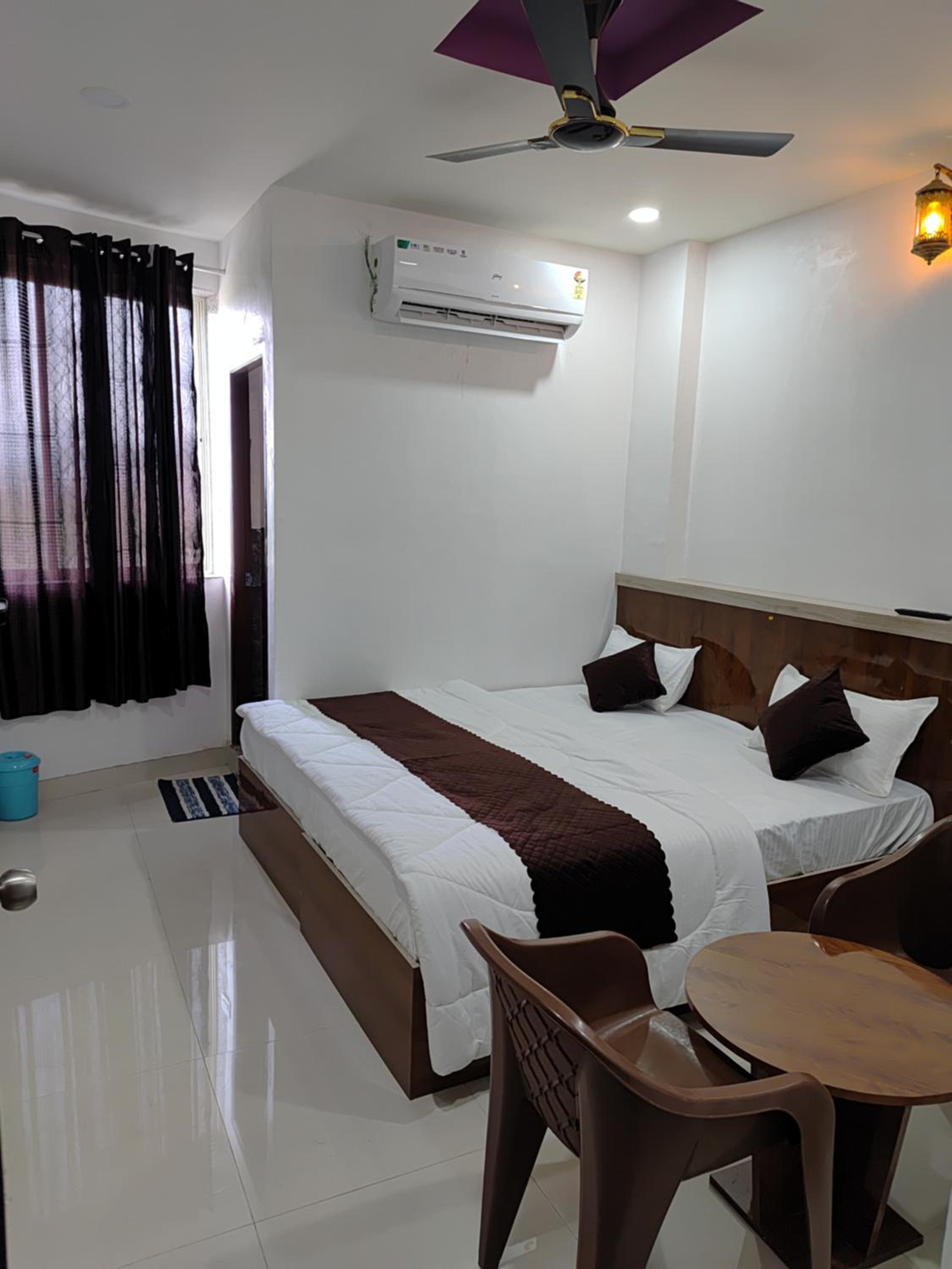 Hotel shree