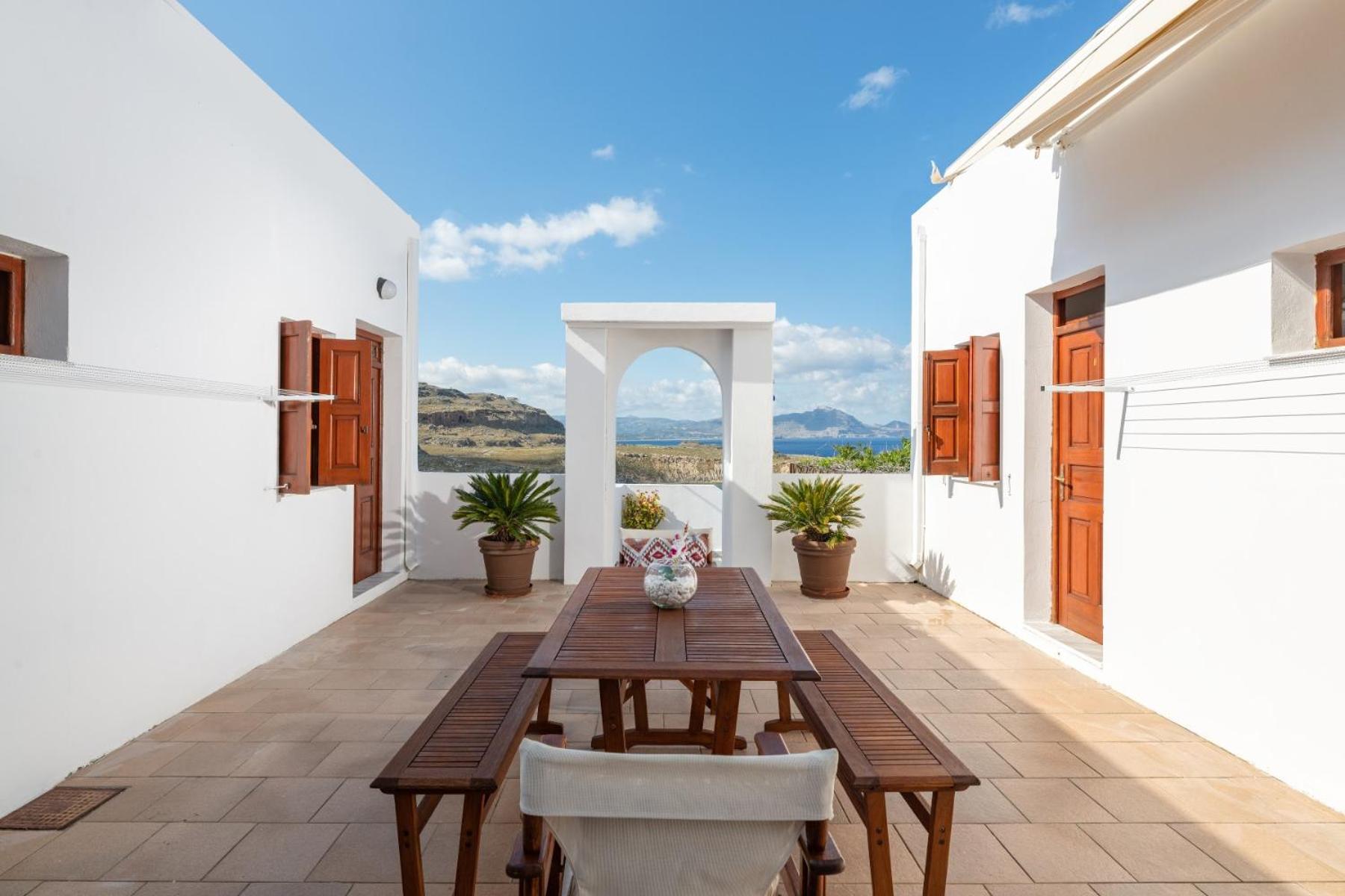 Apostolos Rooms