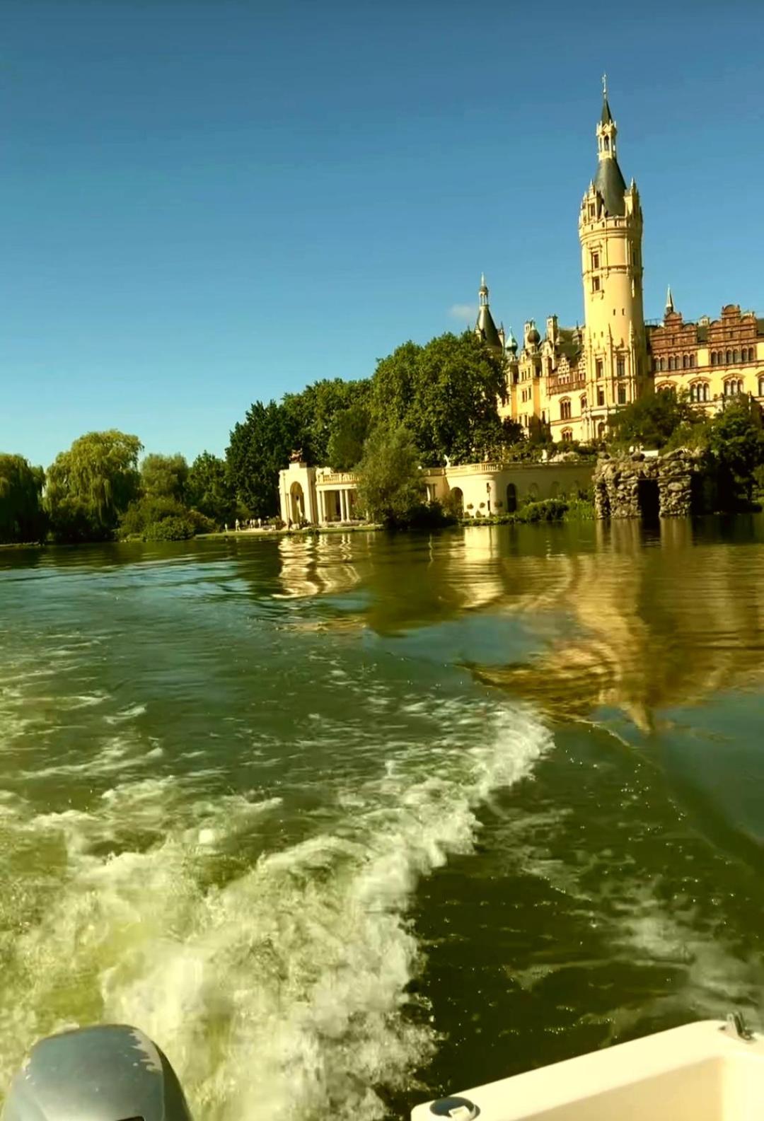 Bungalow am See inklusive E-Bikes und Stand up Paddle view 2