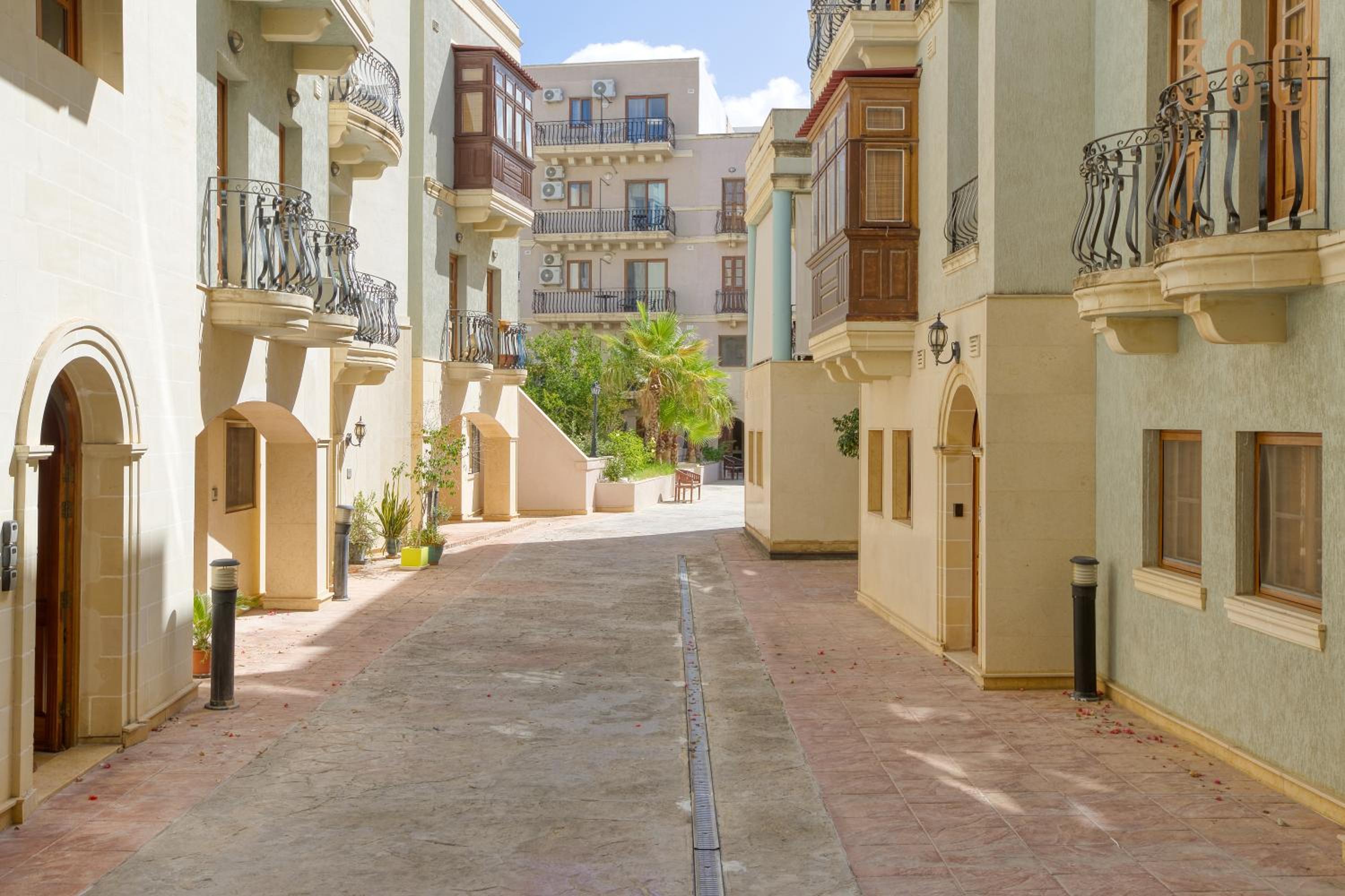 Modern 2BR Apt with backyard in vibrant St Julians by 360 Estates photo 2