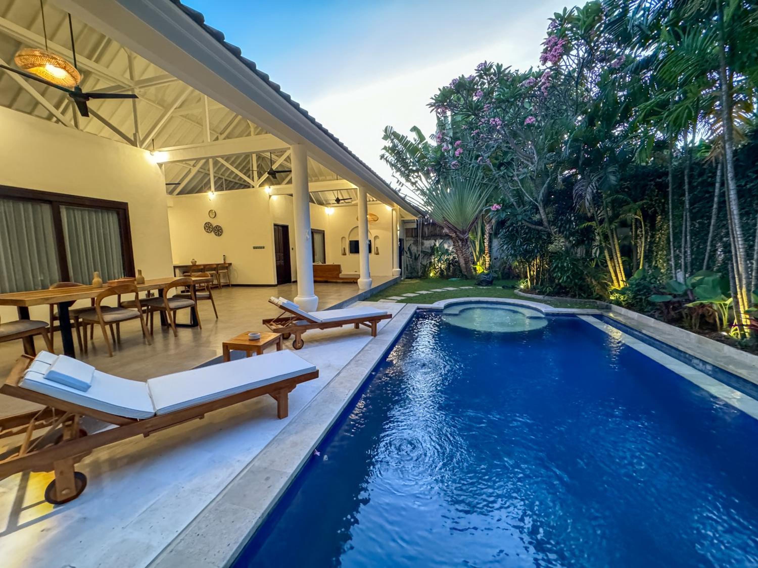 Uma dharma villas