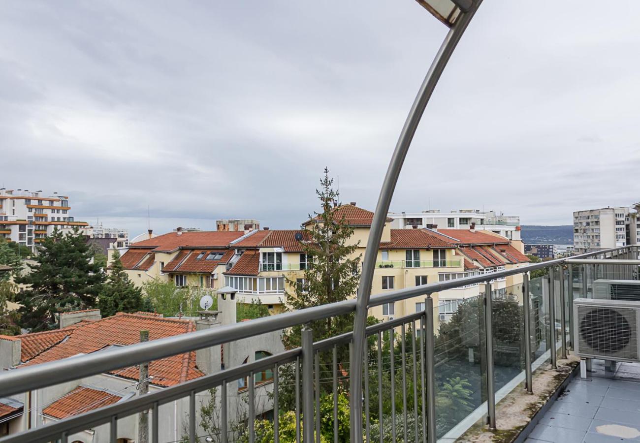 Peaceful Three-Bedroom in Briz, Varna by Flat Mаnаger