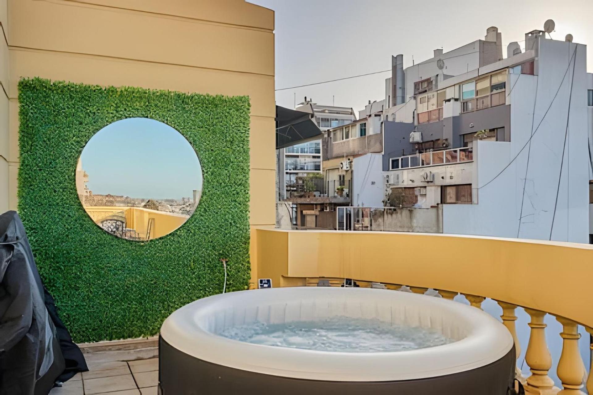 Terraza Privada con Jacuzzi y Parrilla en Recoleta