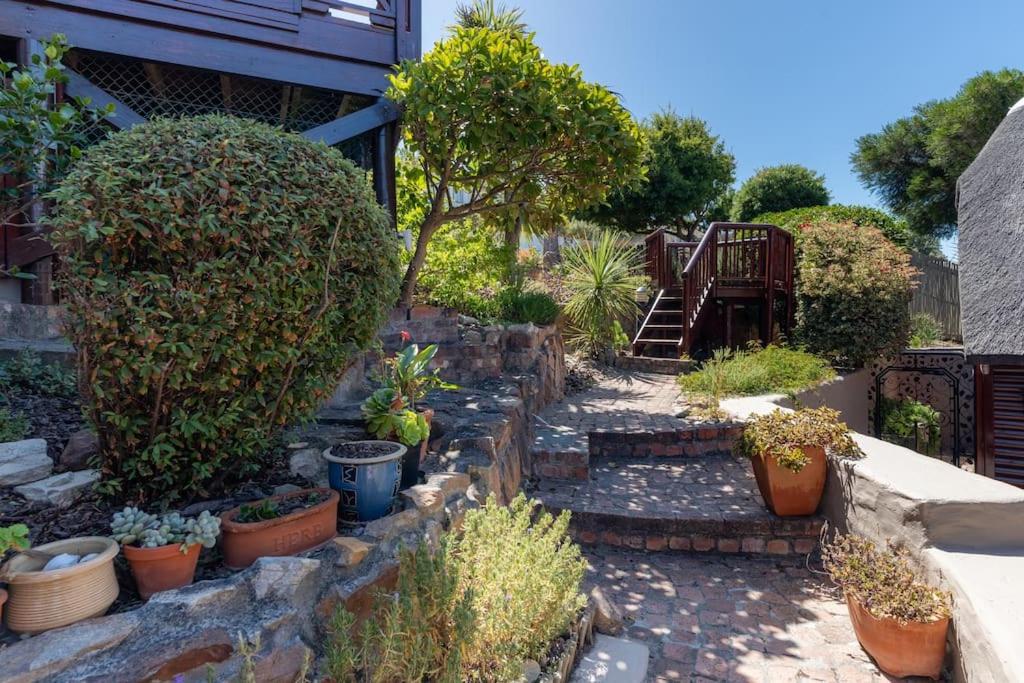 Stunning Glencairn home close to beach view 5