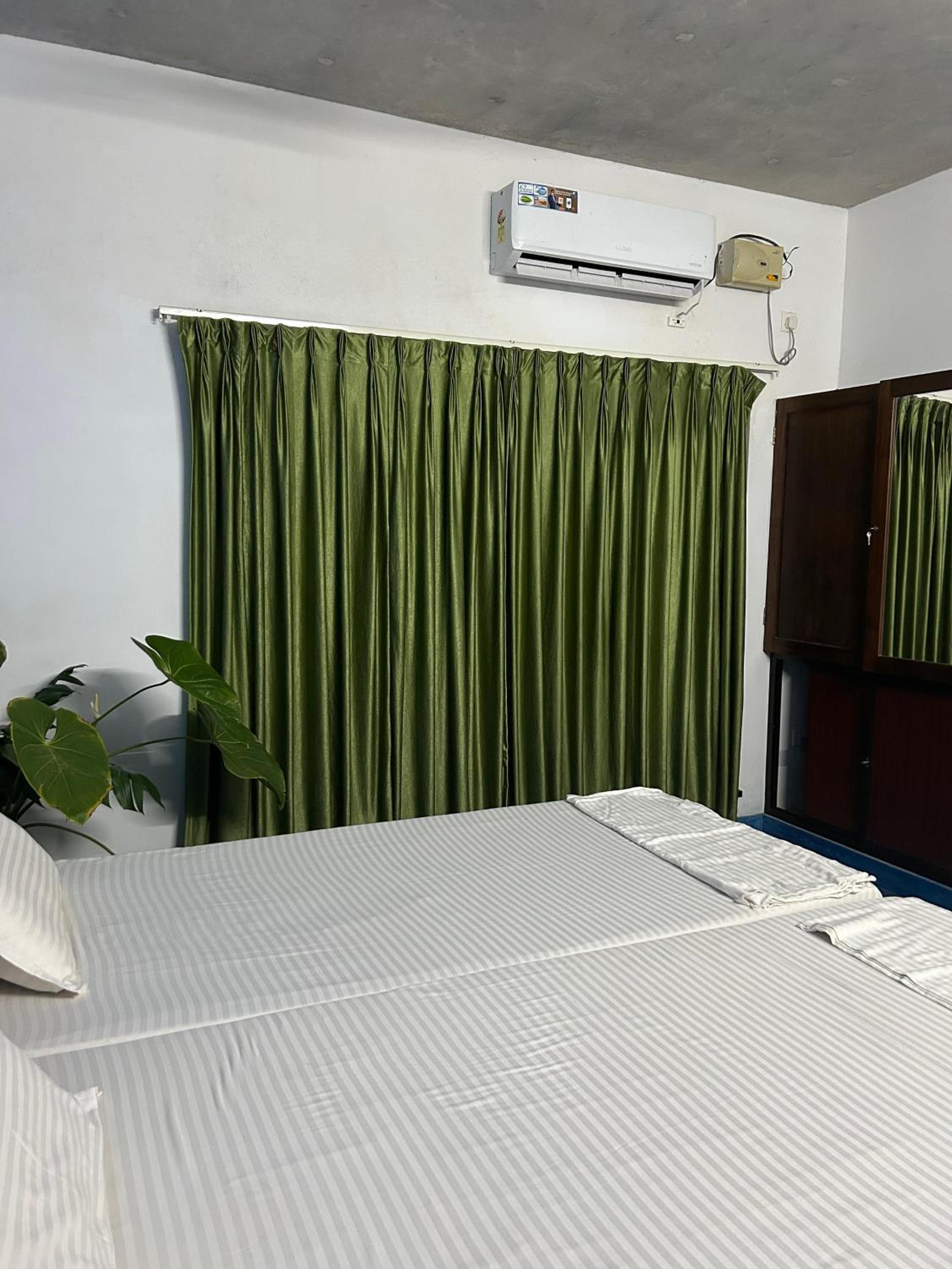 Samantha International The Ultimate Hostel Treat