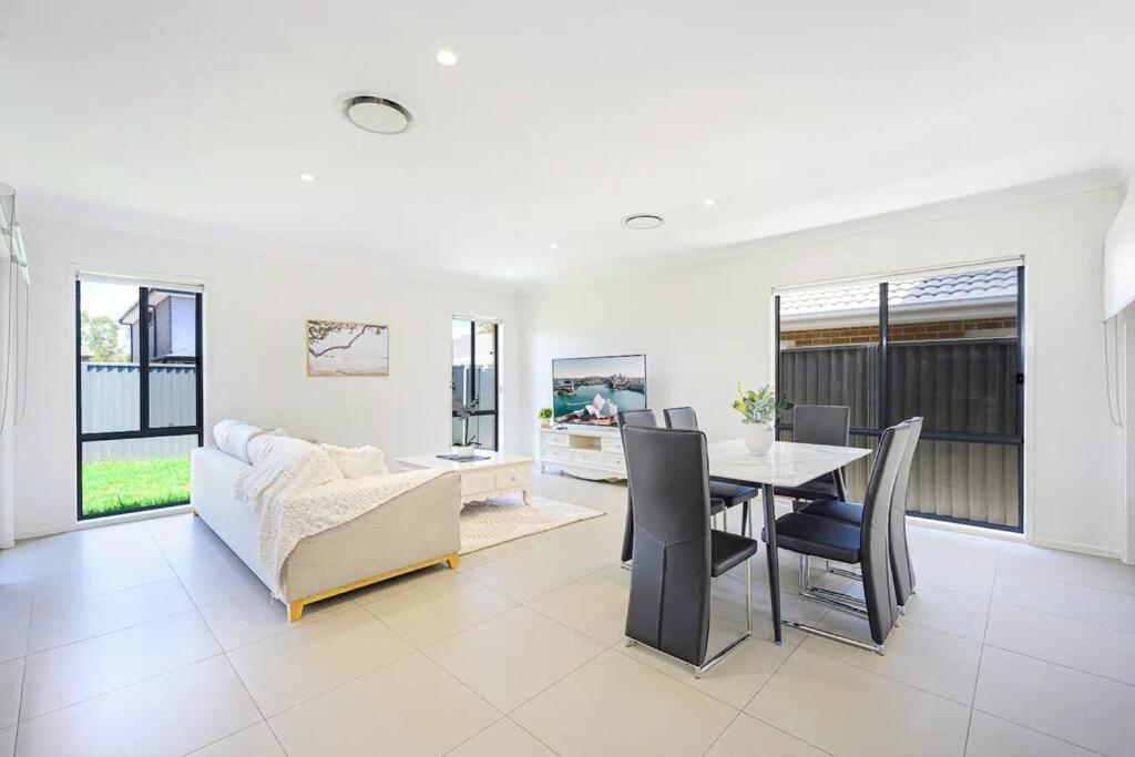 Sydney Cobbitty 4bed house,close Oran Park