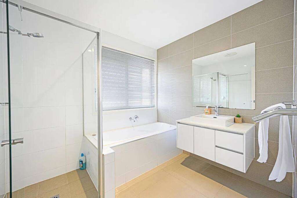 Sydney Cobbitty 4bed house,close Oran Park