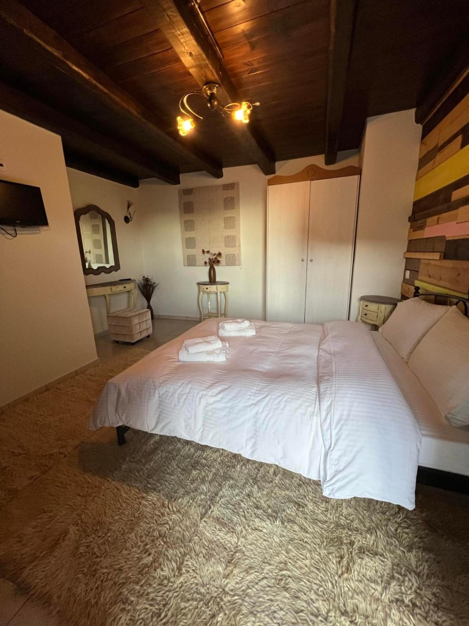 Ikojenia Traditional Lodge