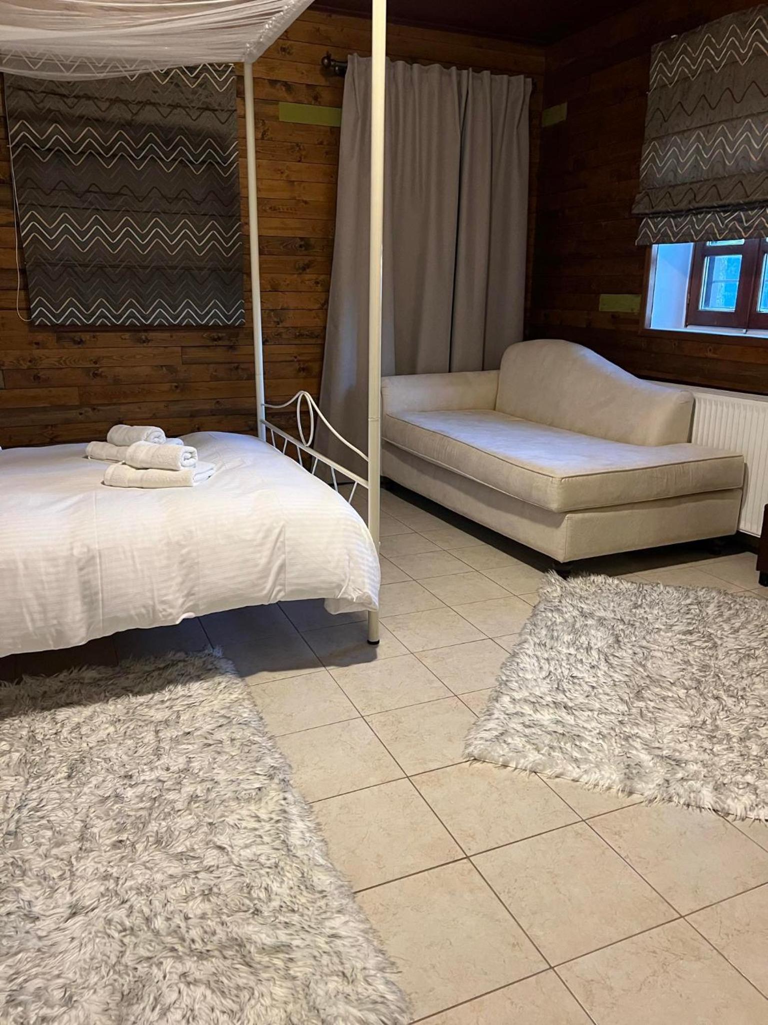 Ikojenia Traditional Lodge