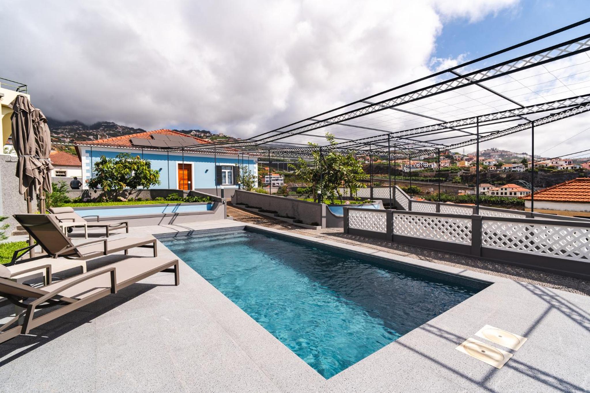 Luxury Retreat in Camara de Lobos view 2