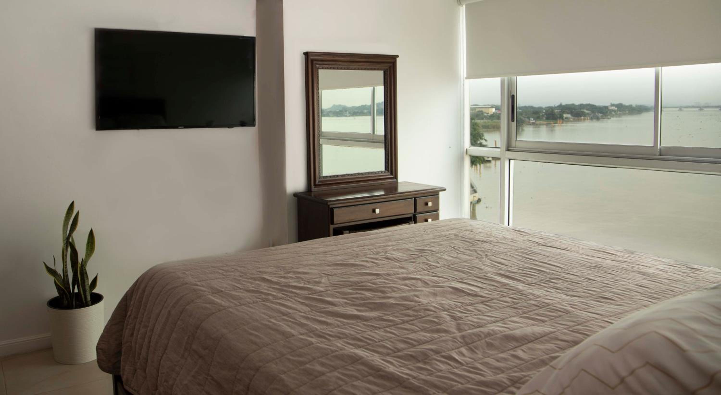 Suite 206 RF2, Puerto Santa Ana, Guayaquil view 5