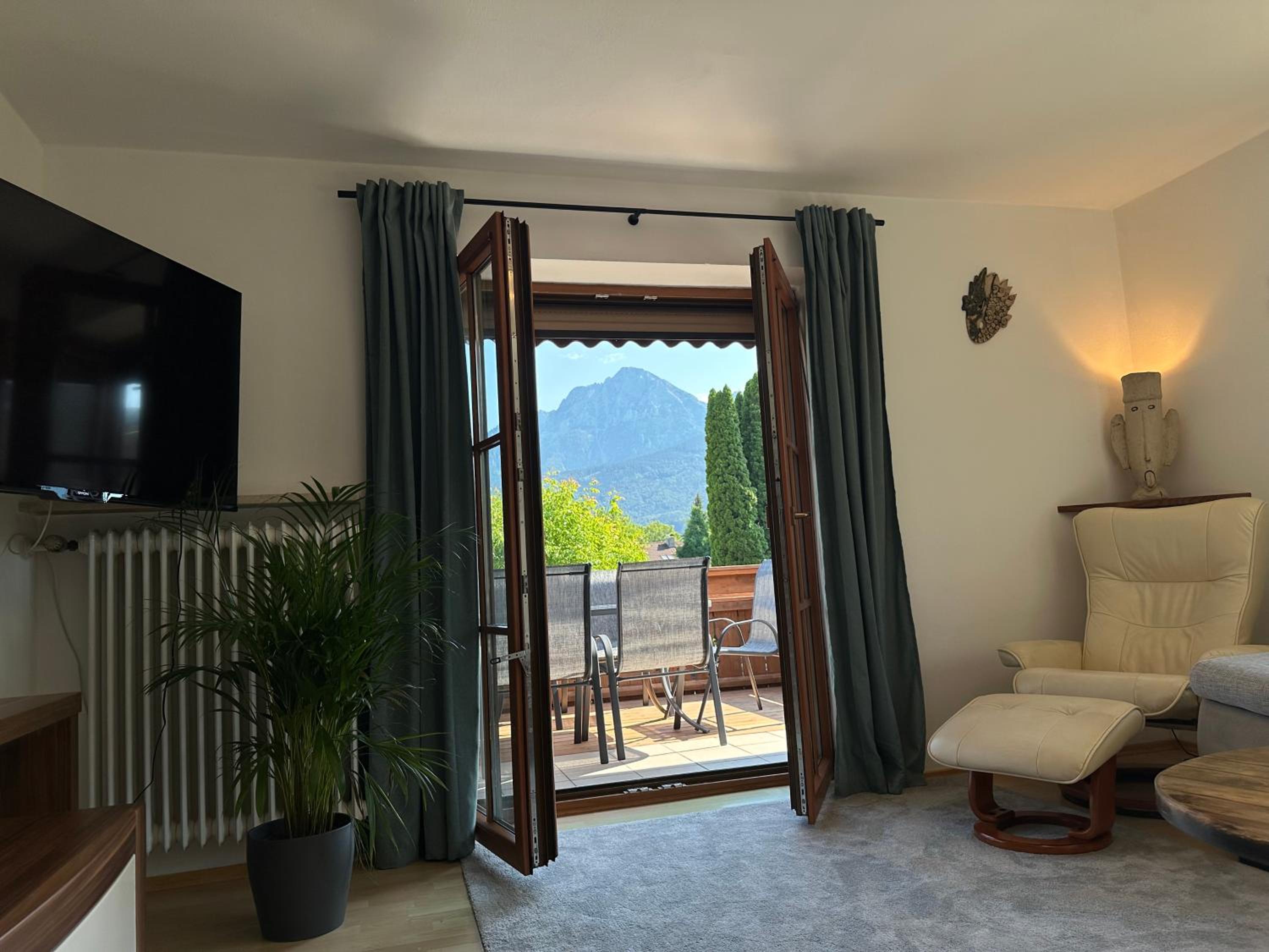 Gr Balkon mit Bergblick 2SchlafzimmerParkplatz