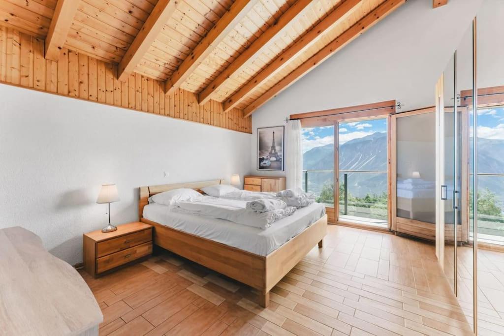 4BDR Alpine Chalet with Game room and Sunny terrace