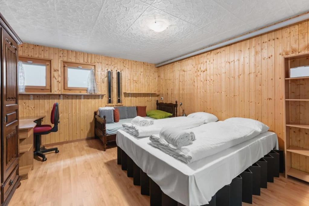 4BDR Alpine Chalet with Game room and Sunny terrace