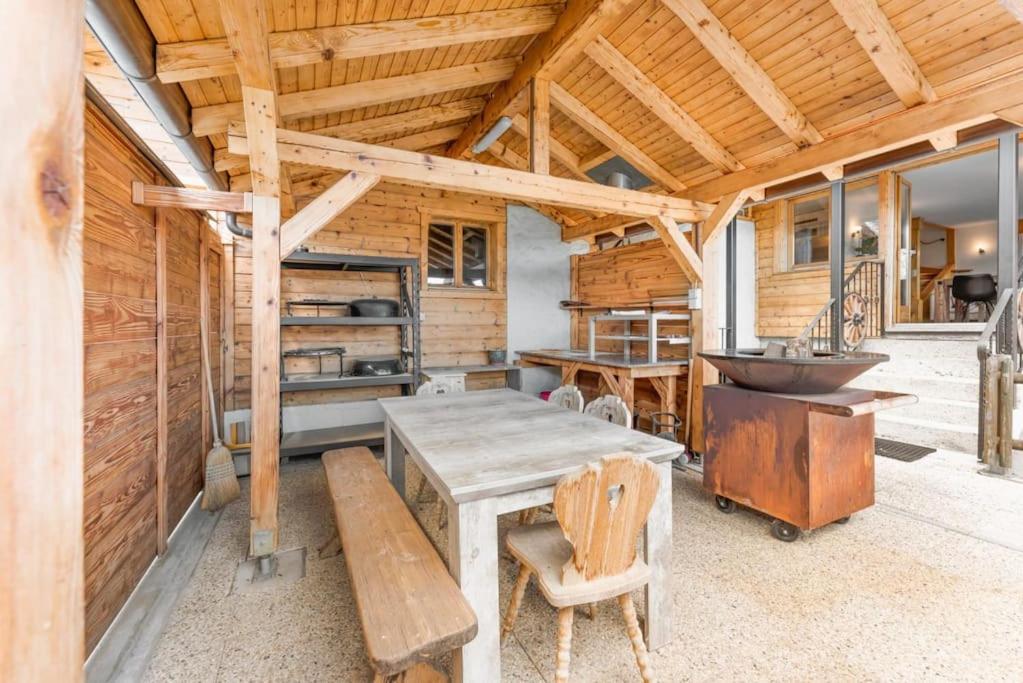 4BDR Alpine Chalet with Game room and Sunny terrace
