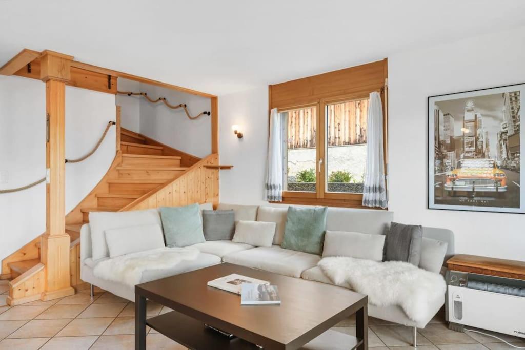 4BDR Alpine Chalet with Game room and Sunny terrace