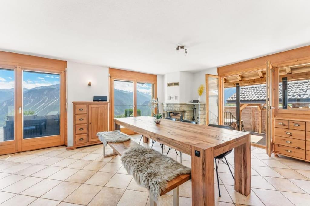 4BDR Alpine Chalet with Game room and Sunny terrace