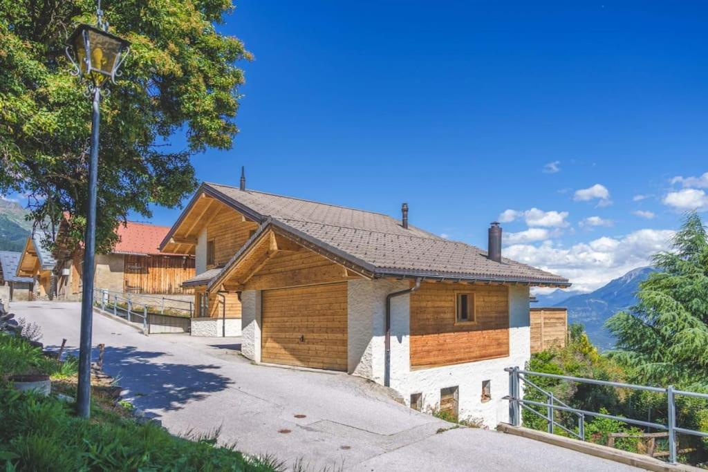 4BDR Alpine Chalet with Game room and Sunny terrace