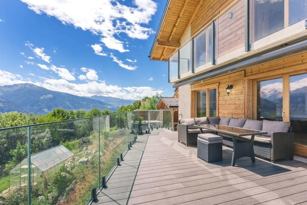 4BDR Alpine Chalet with Game room and Sunny terrace