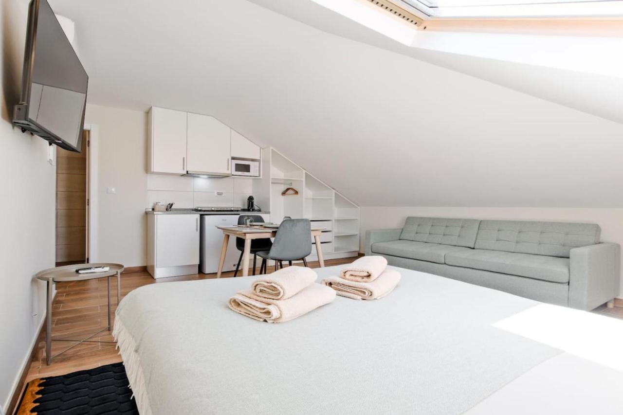 Lovely studio fully equipped near subway N12 view 2