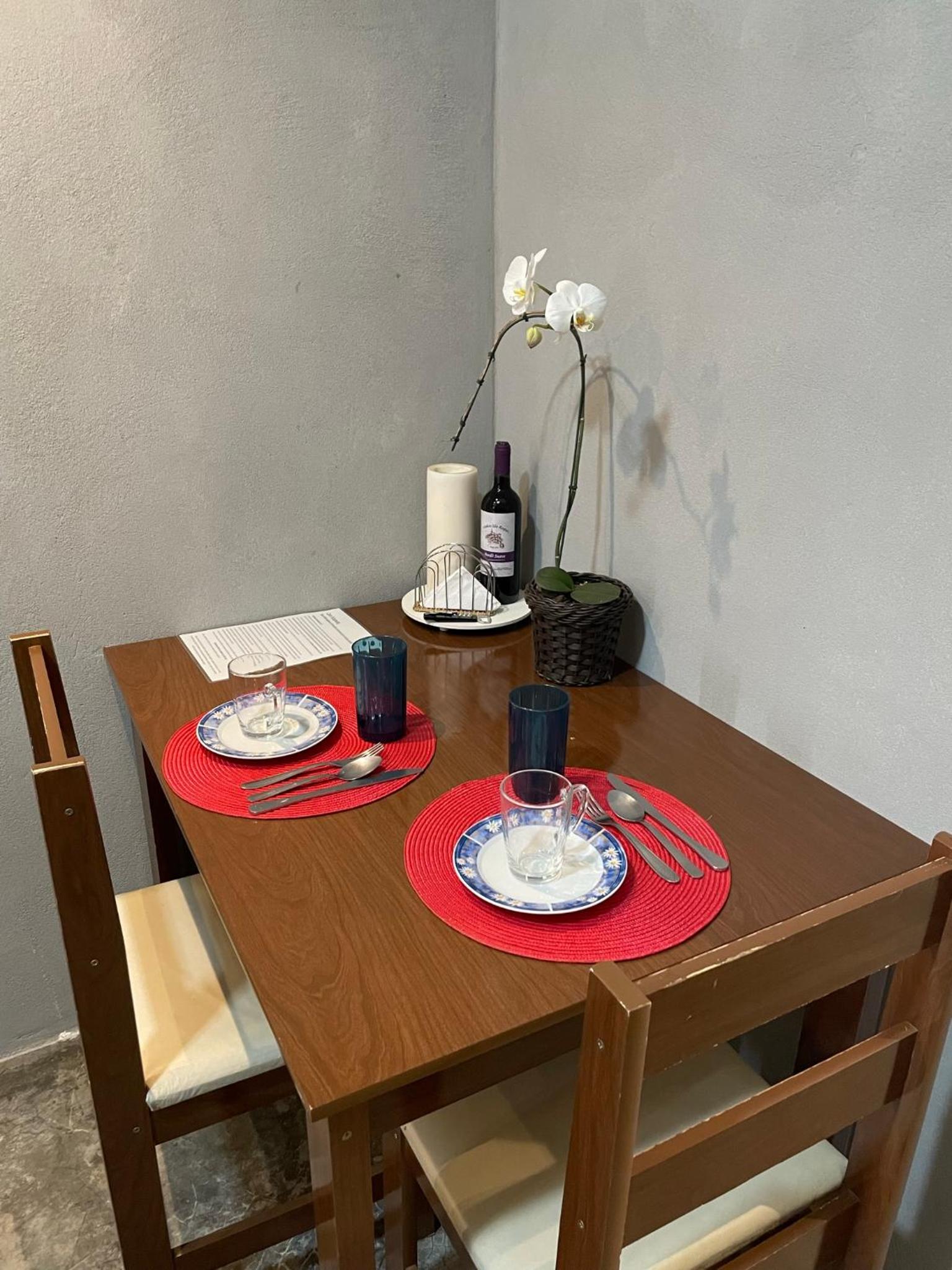 Pauapique - Suítes com café da manhã, ar condicionado e frigobar à 900 metros da Rota do Vinho