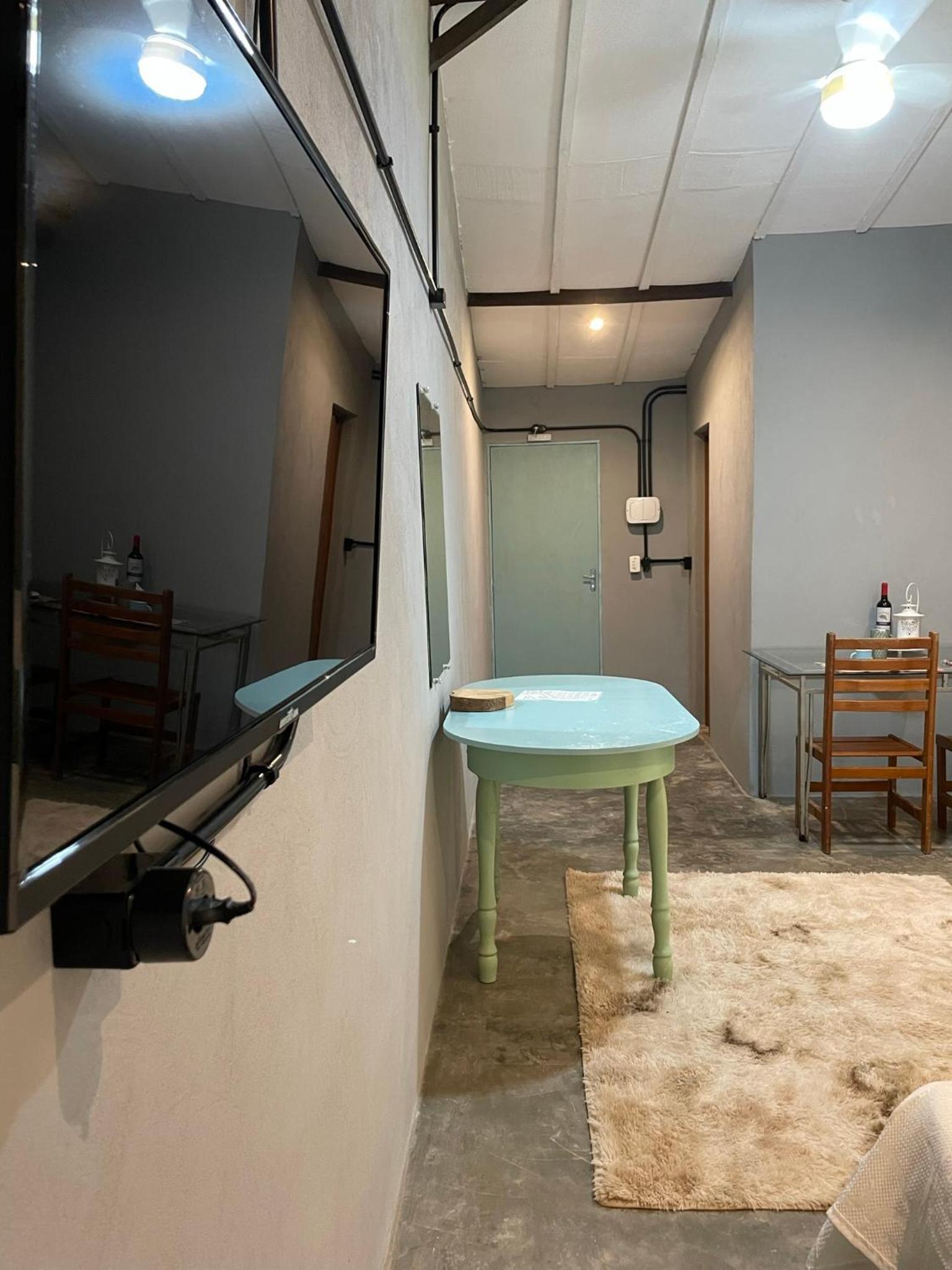 Pauapique - Suítes com café da manhã, ar condicionado e frigobar à 900 metros da Rota do Vinho