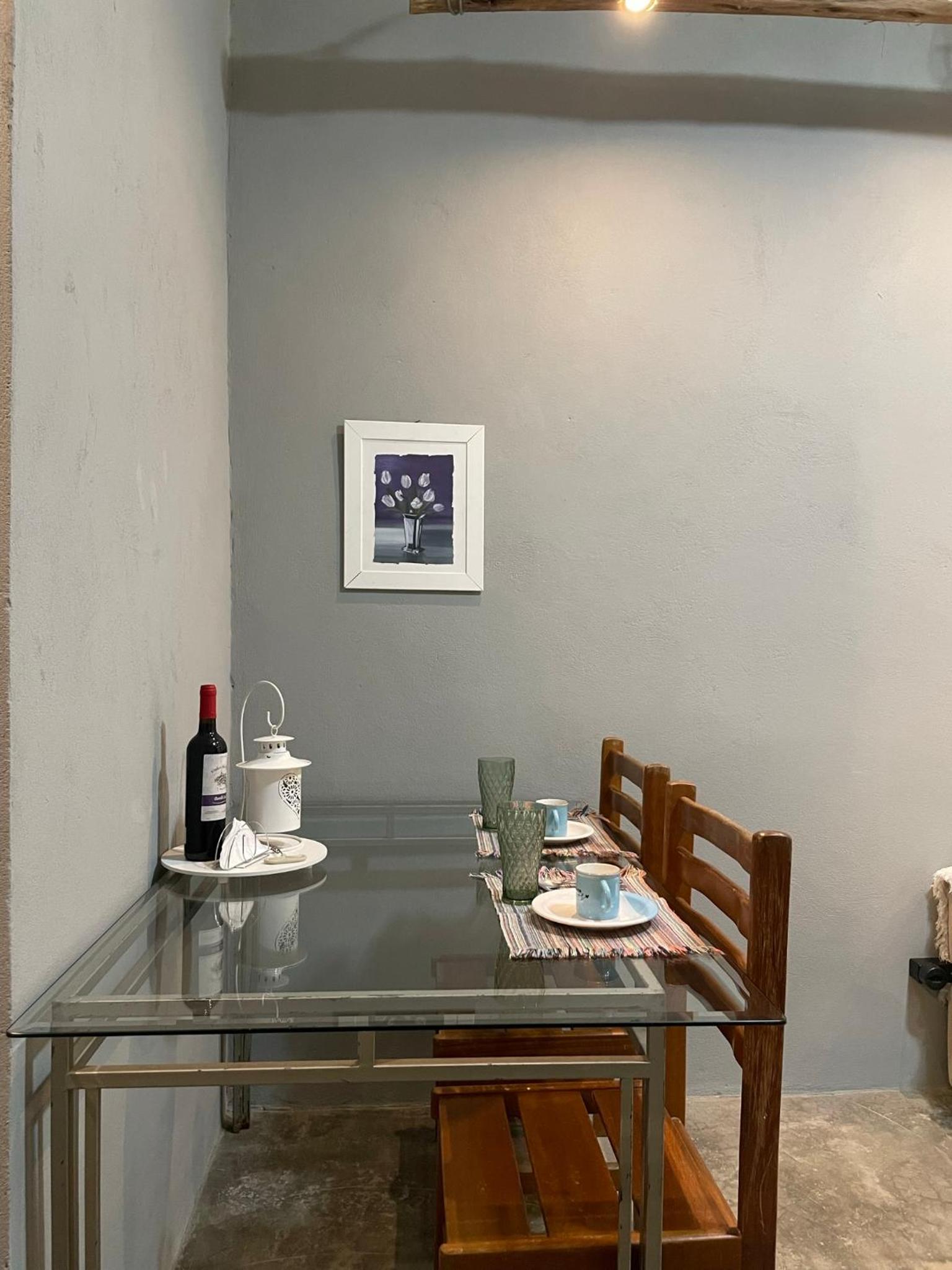 Pauapique - Suítes com café da manhã, ar condicionado e frigobar à 900 metros da Rota do Vinho