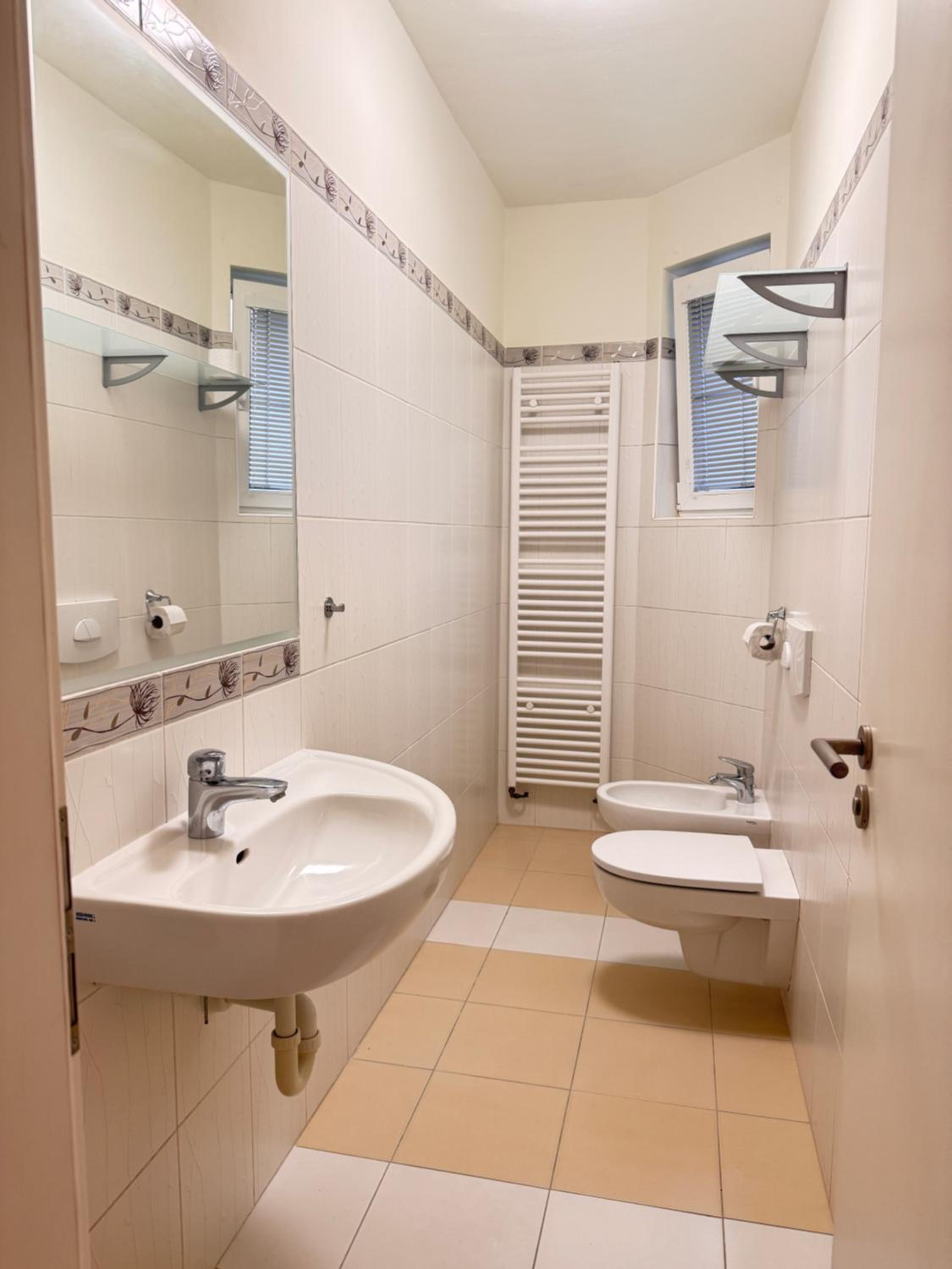 DiamondVilla, 4 bedroom Apartment, garden & spa
