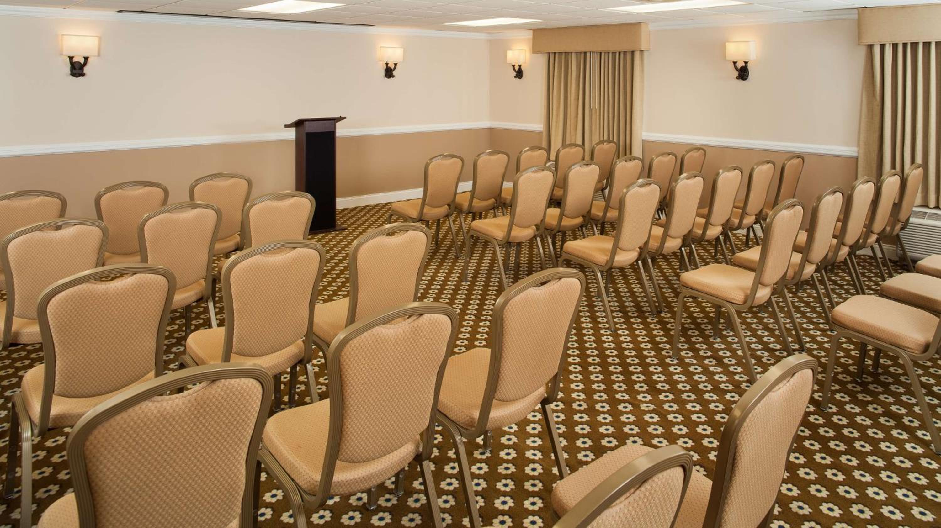 DoubleTree by Hilton Hotel Chicago Wood Dale - Elk Grove - Property Image 1