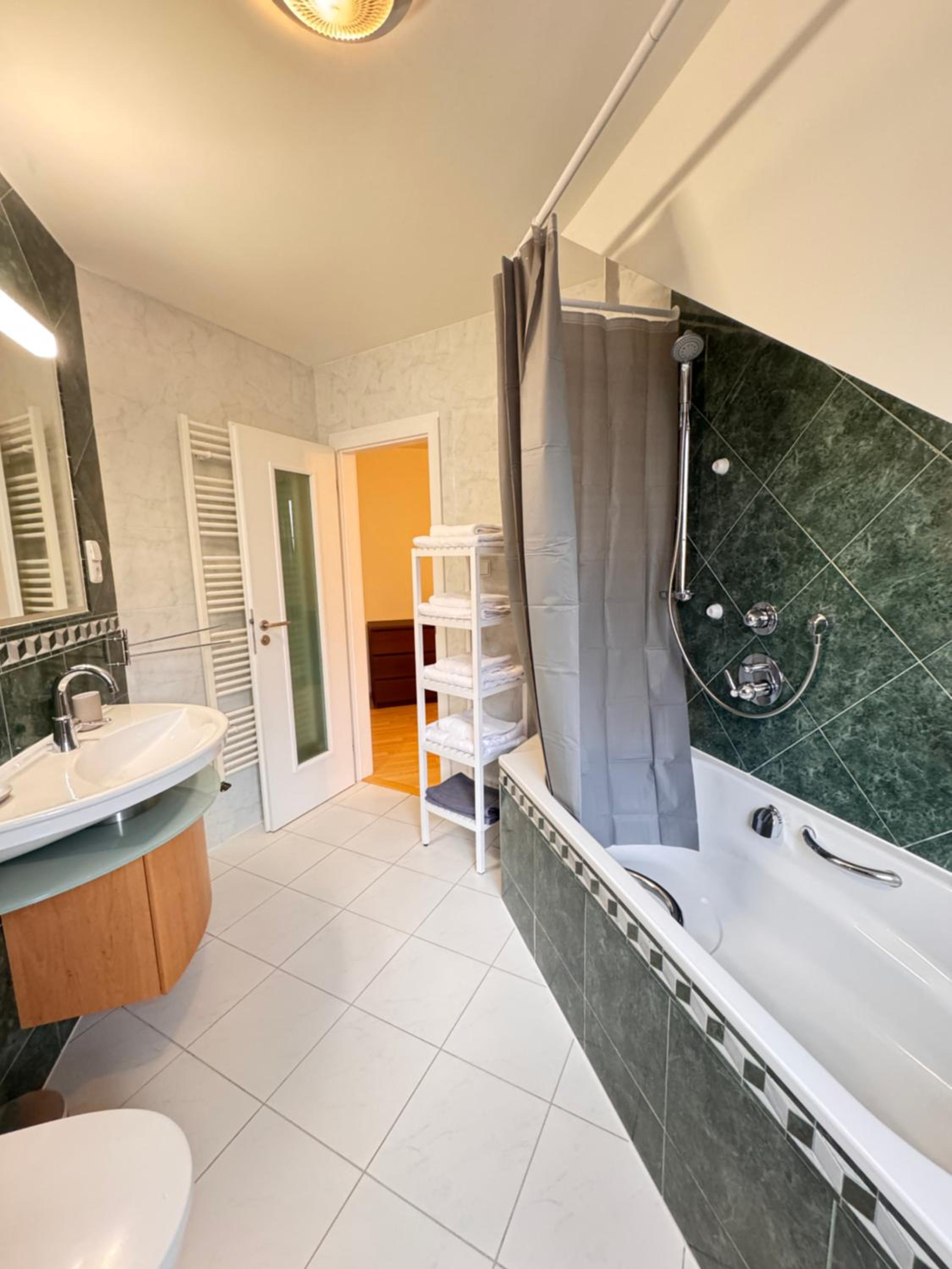DiamondVilla, 4 bedroom Apartment, garden & spa