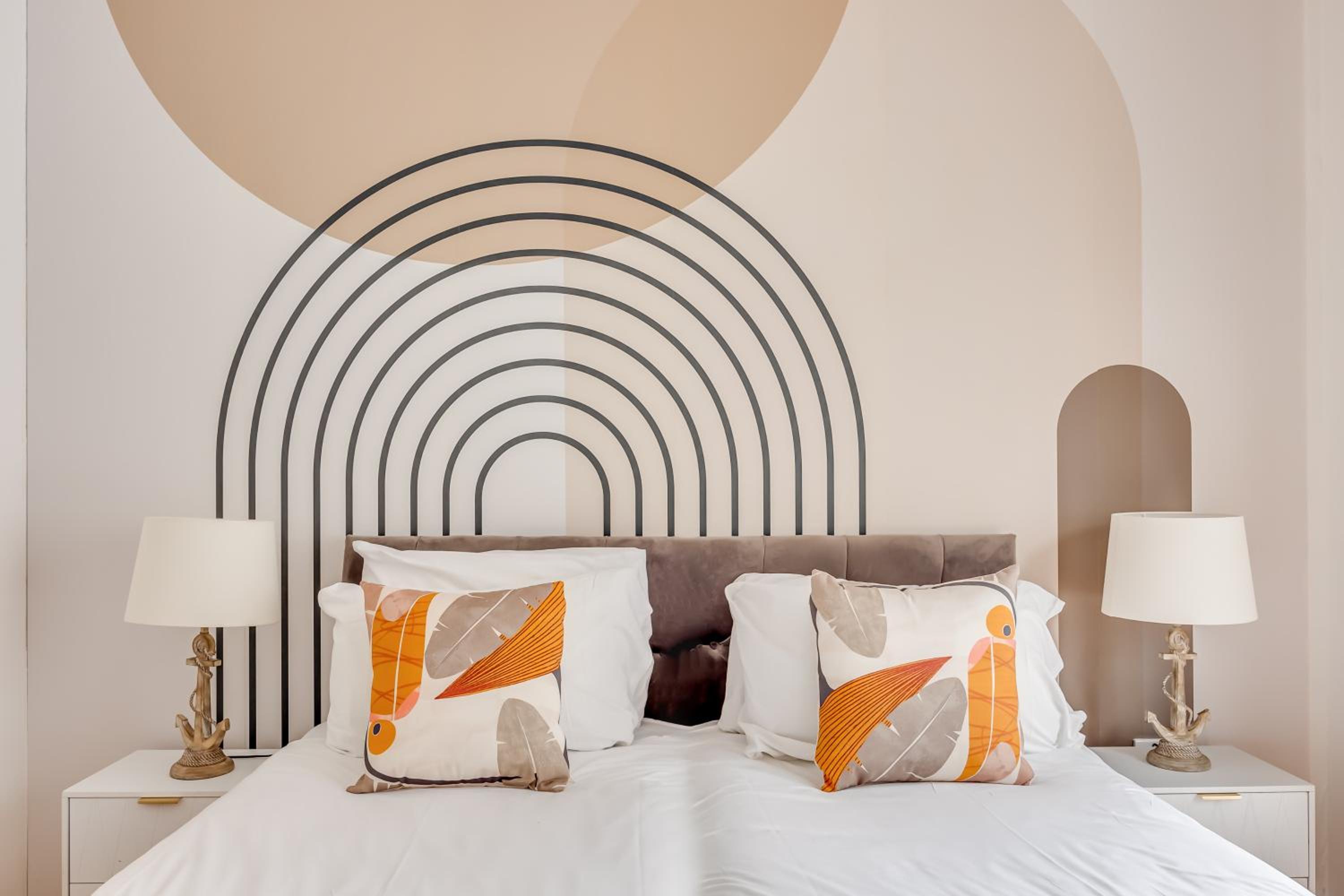 Elegant Apartment @ Campbell Park • City Centre • Balcony • Free Parking • Sky TV • Yoko Property