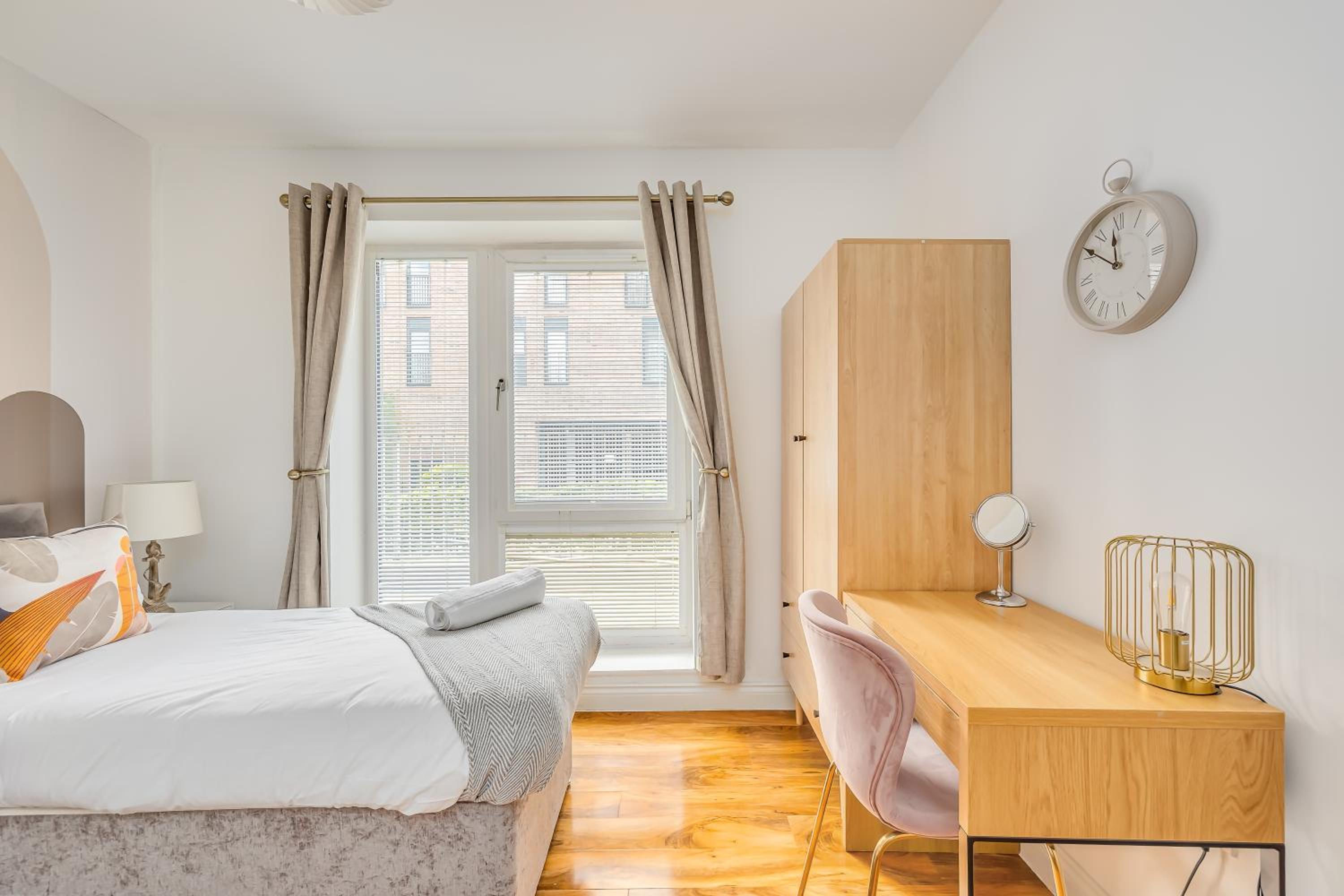 Elegant Apartment @ Campbell Park • City Centre • Balcony • Free Parking • Sky TV • Yoko Property