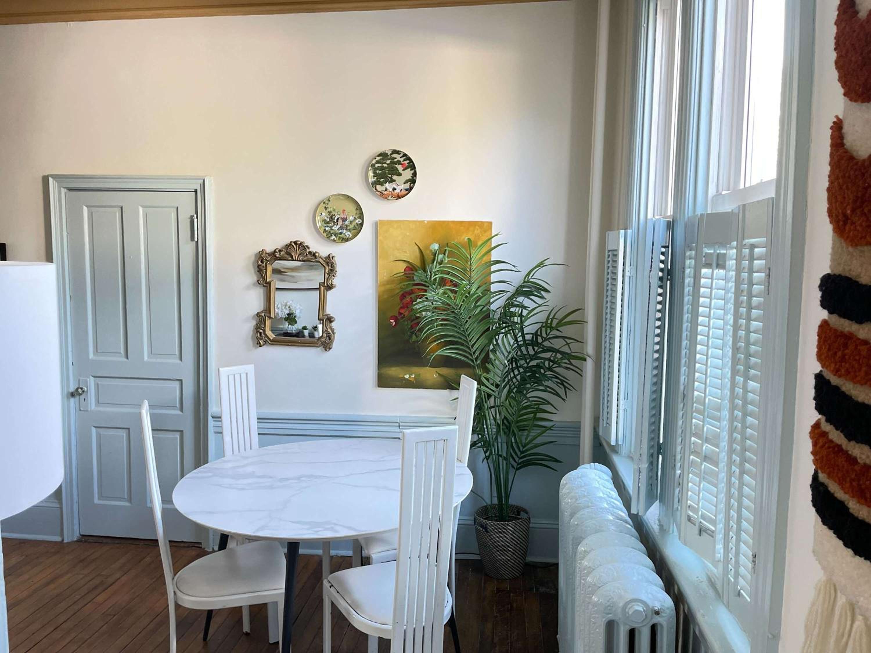 Hotel Stylish Living at Inglis Heritage, Unit C - Image 1