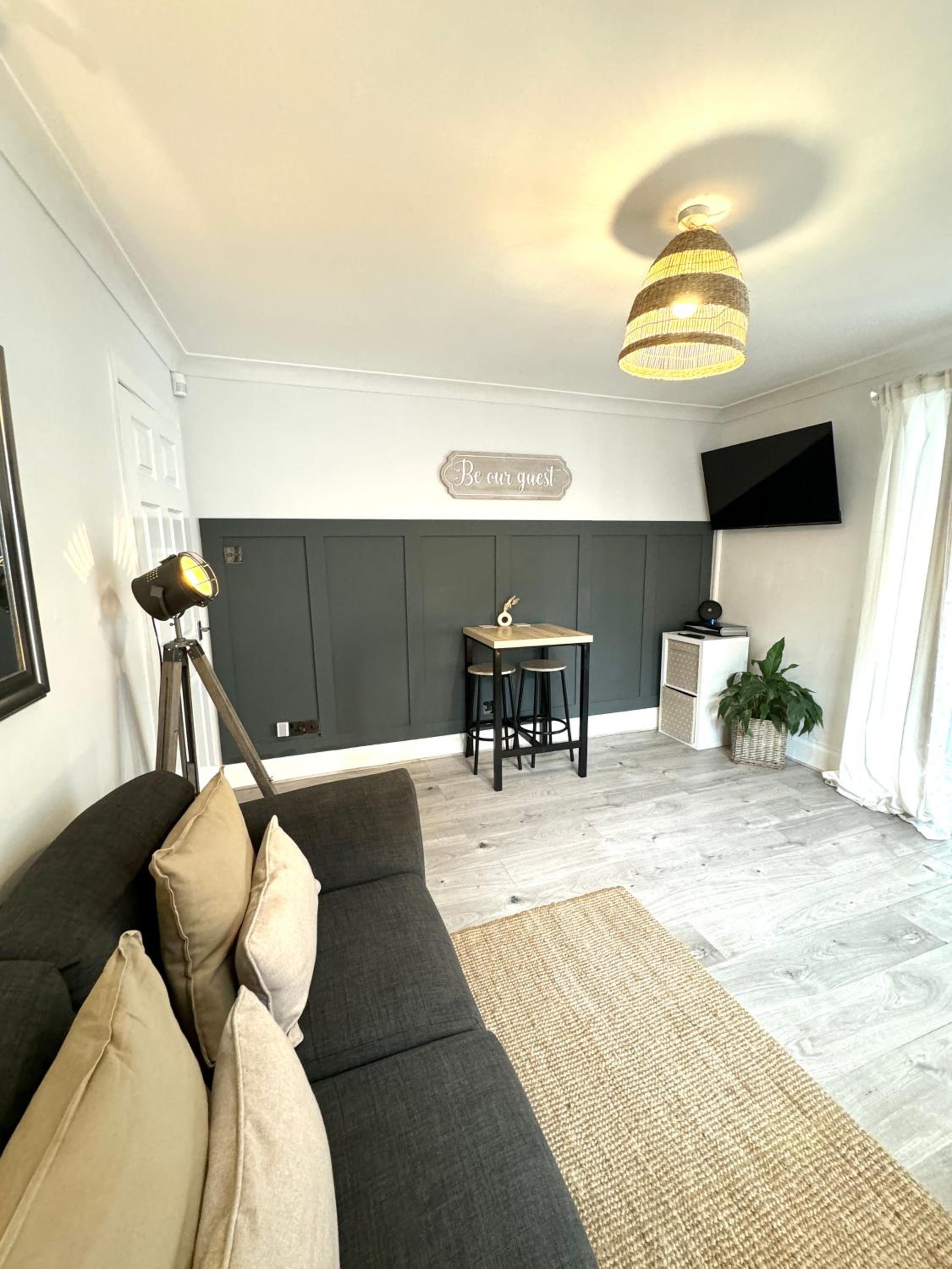 Chester's - Central Chester Stays - City Walls - Private Garden Overlooking River Dee view 5