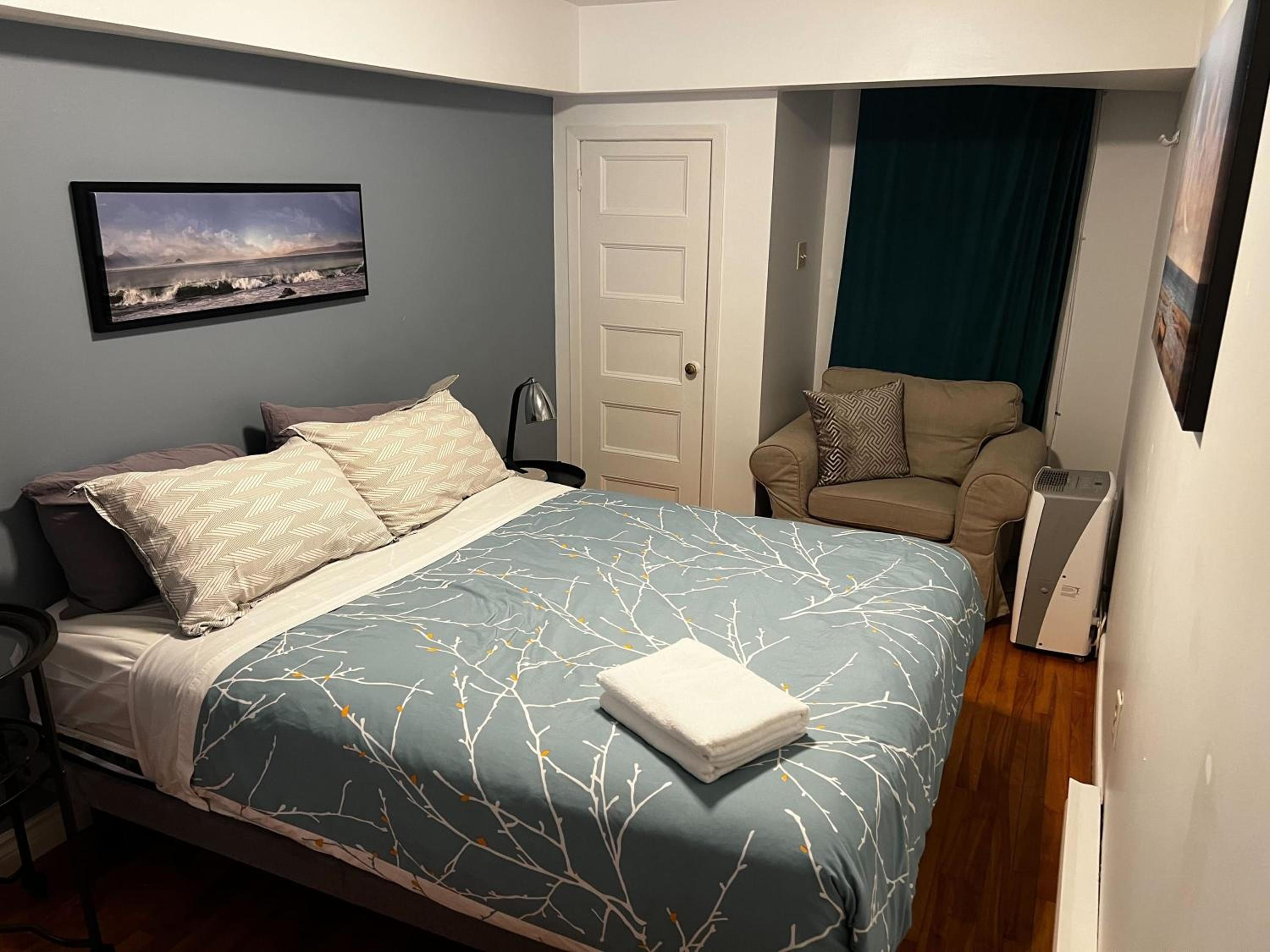 Inglis Heritage Cozy 2-Bedroom near Waterfront & Dining, Unit D