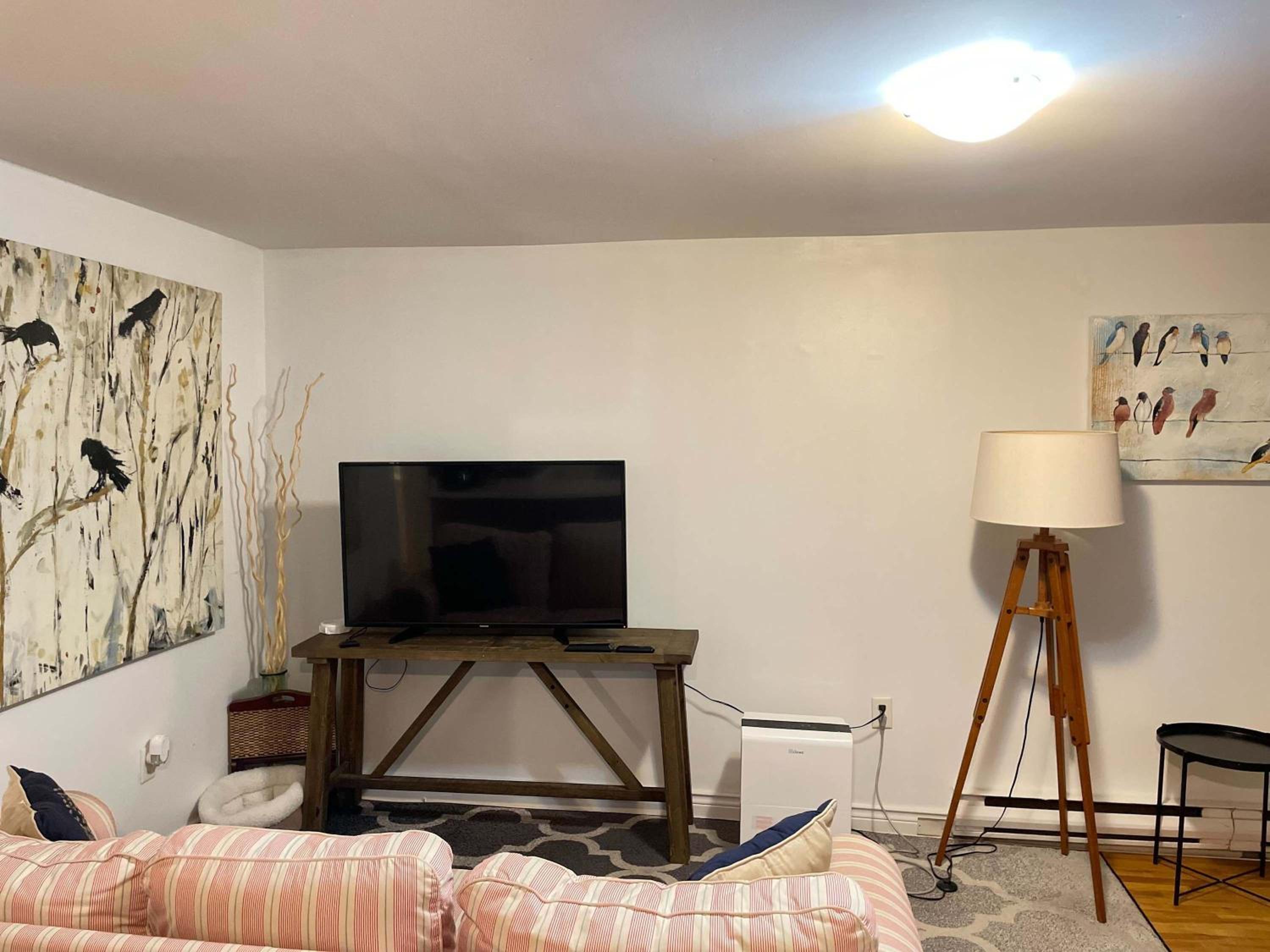 Inglis Heritage Cozy 2-Bedroom near Waterfront & Dining, Unit D