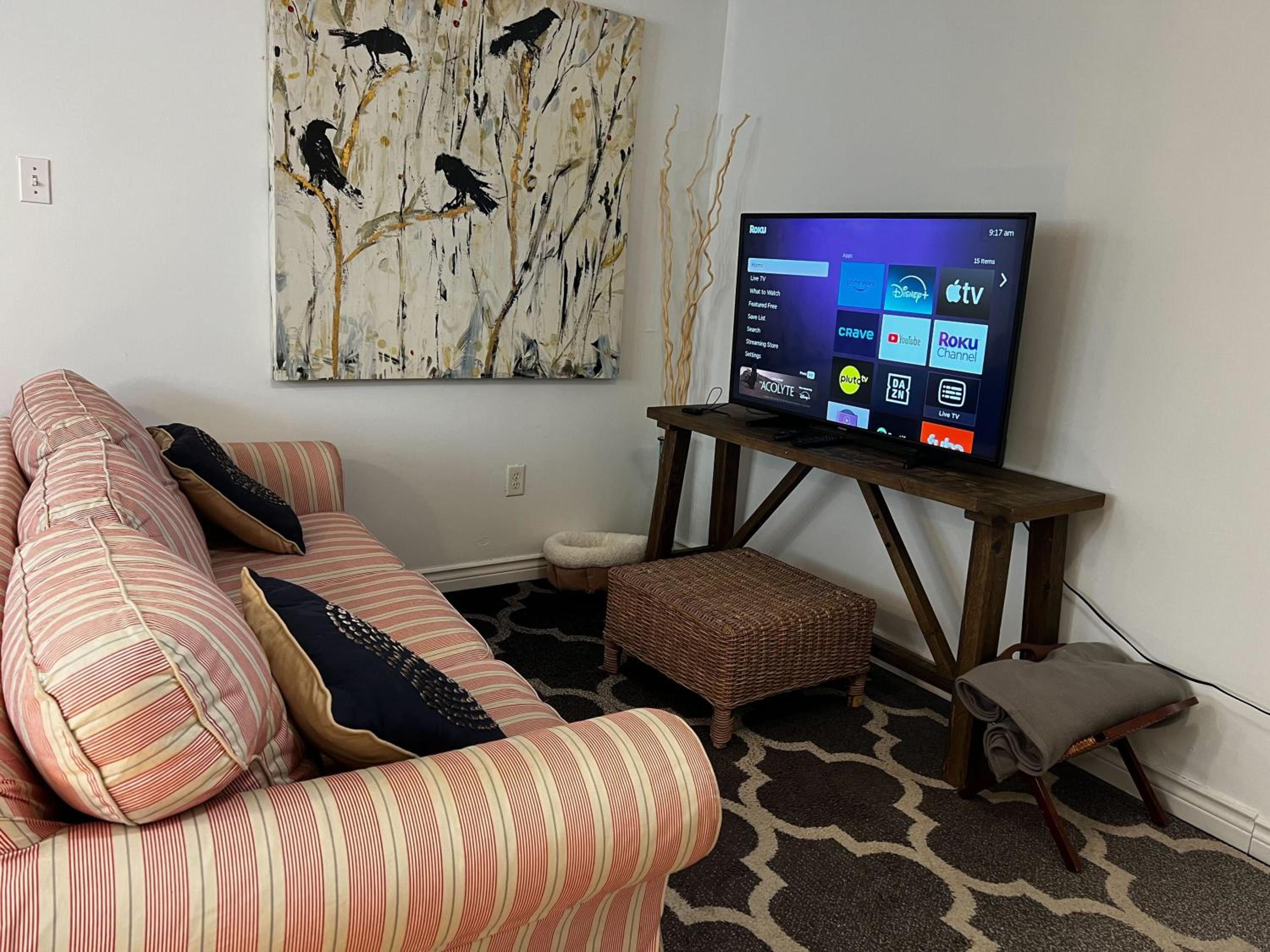 Inglis Heritage Cozy 2-Bedroom near Waterfront & Dining, Unit D