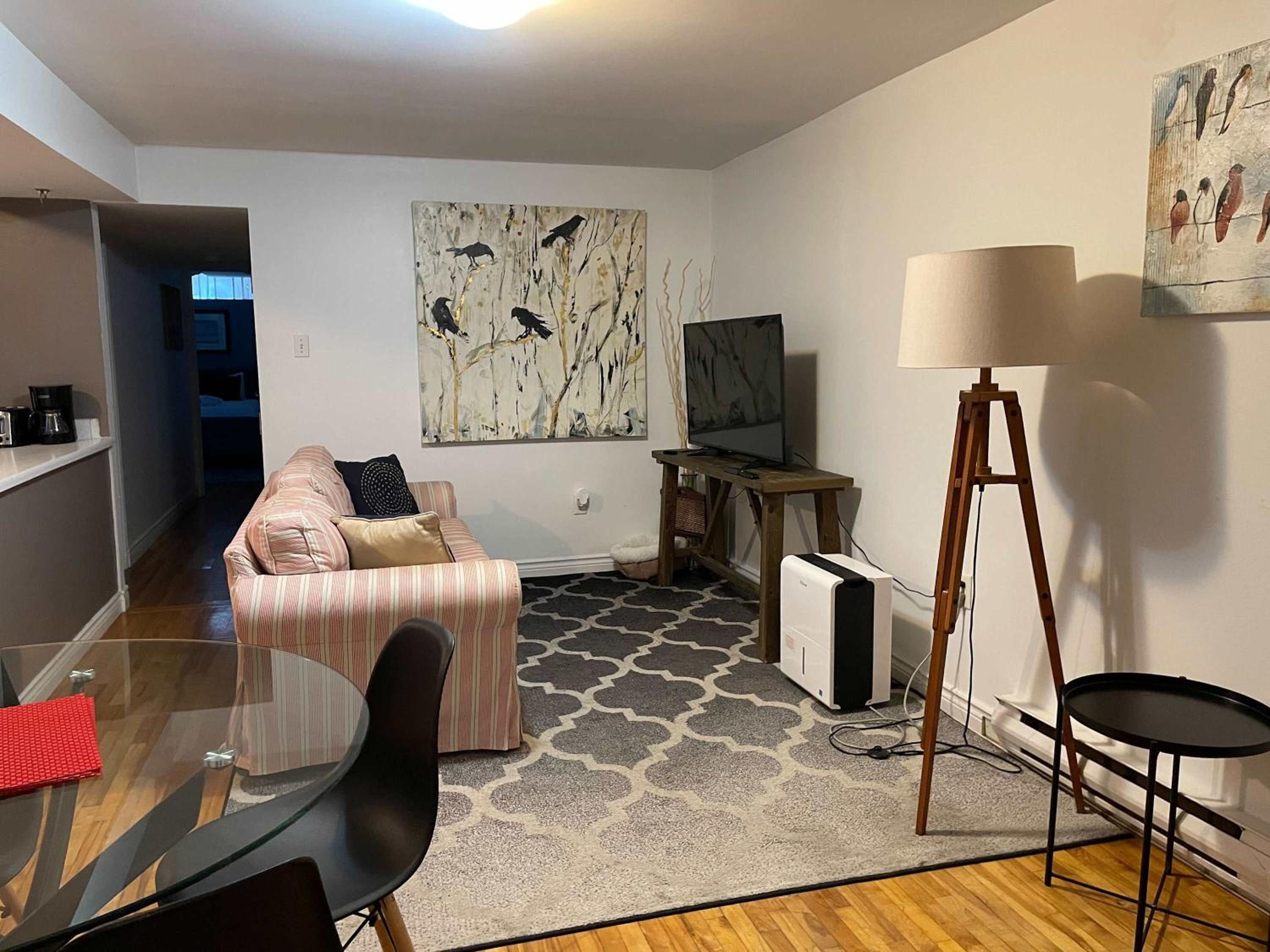 Inglis Heritage Cozy 2-Bedroom near Waterfront & Dining, Unit D