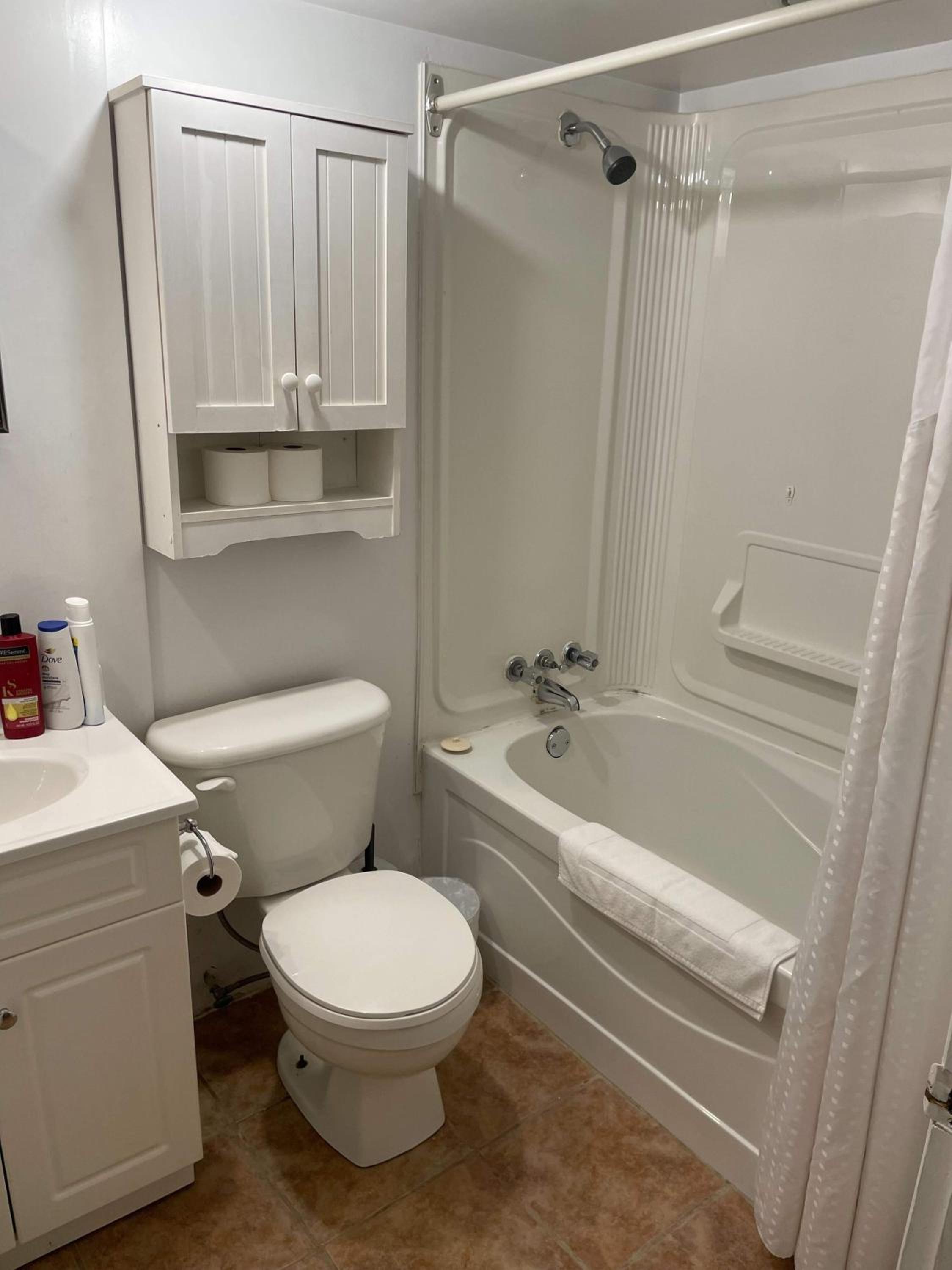 Inglis Heritage Cozy 2-Bedroom near Waterfront & Dining, Unit D