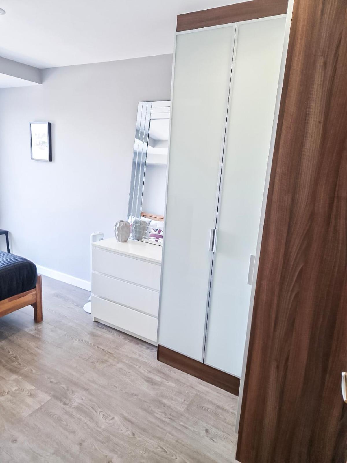 Contemporary Apartments with Private Balconies in Hoxton near Shoreditch, Old Street, Islington by NourNest Apartments