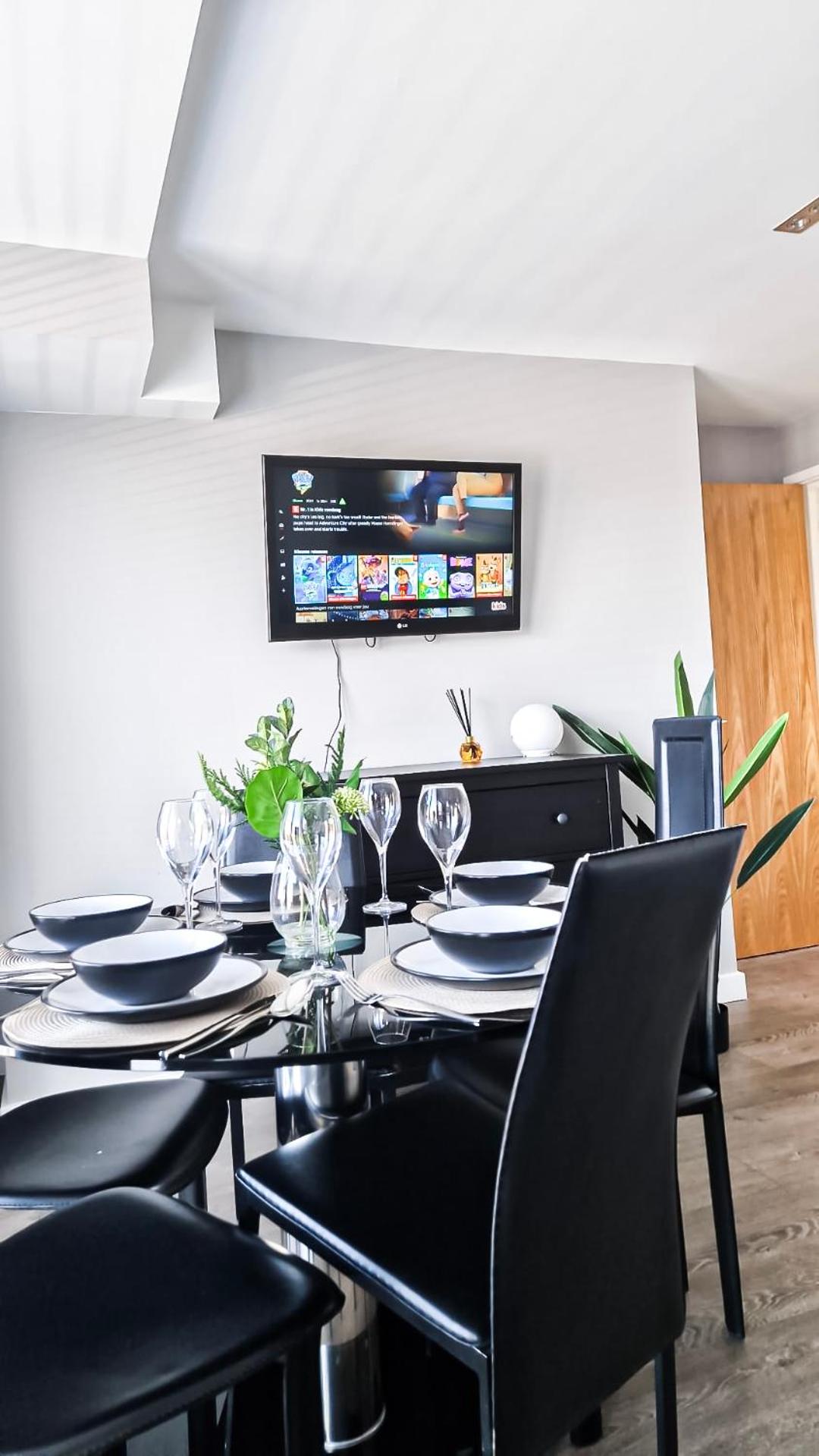 Contemporary Apartments with Private Balconies in Hoxton near Shoreditch, Old Street, Islington by NourNest Apartments
