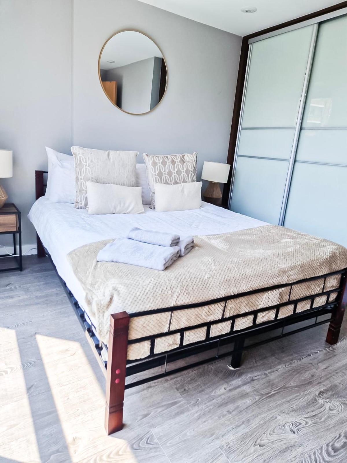 Contemporary Apartments with Private Balconies in Hoxton near Shoreditch, Old Street, Islington by NourNest Apartments