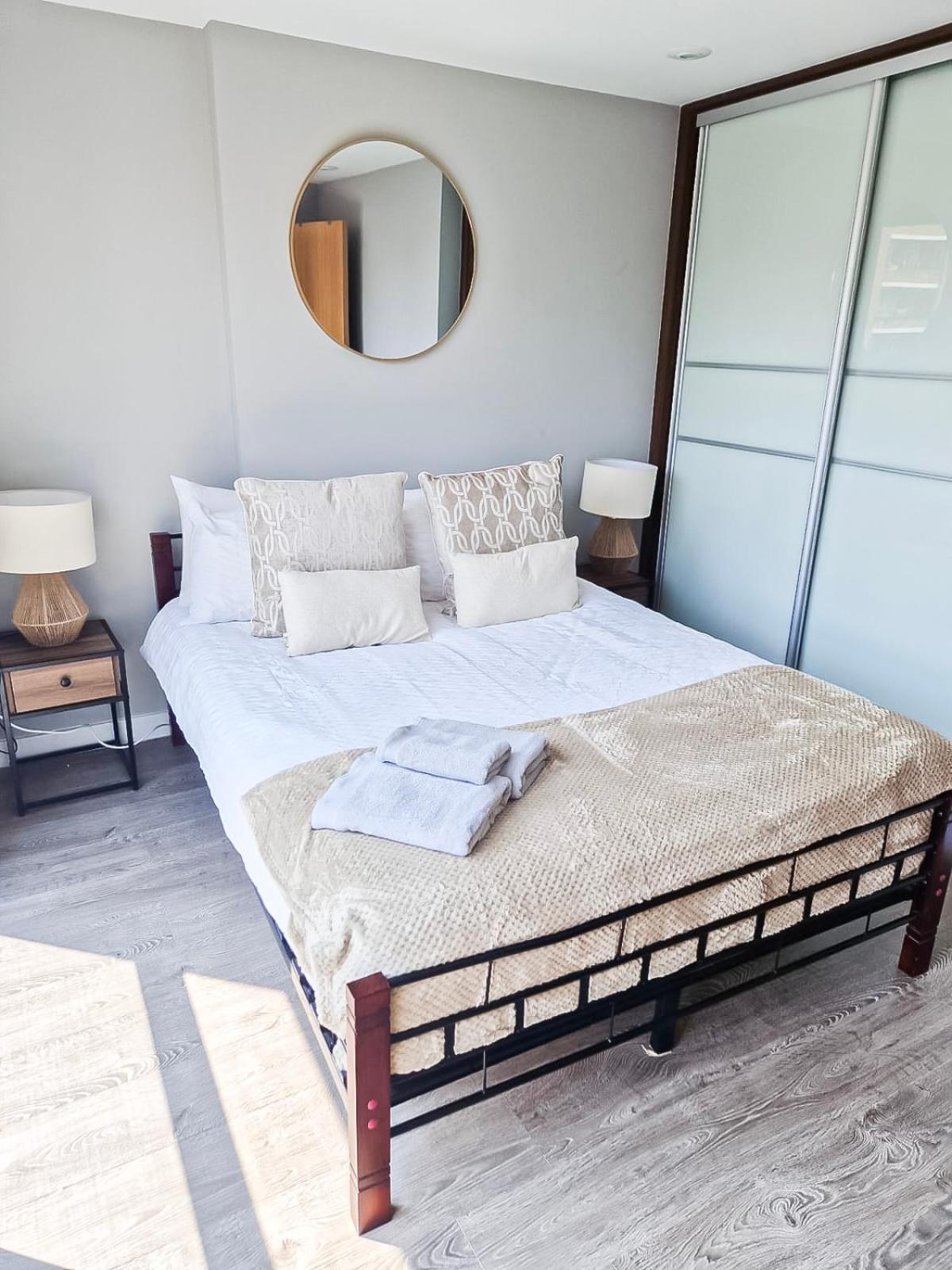 Contemporary Apartments with Private Balconies in Hoxton near Shoreditch, Old Street, Islington by NourNest Apartments
