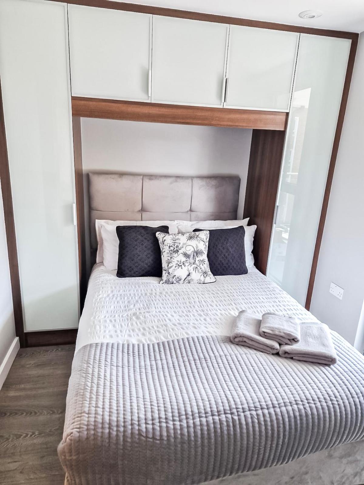 Contemporary Apartments with Private Balconies in Hoxton near Shoreditch, Old Street, Islington by NourNest Apartments