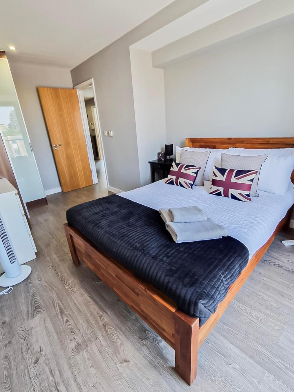 Contemporary Apartments with Private Balconies in Hoxton near Shoreditch, Old Street, Islington by NourNest Apartments