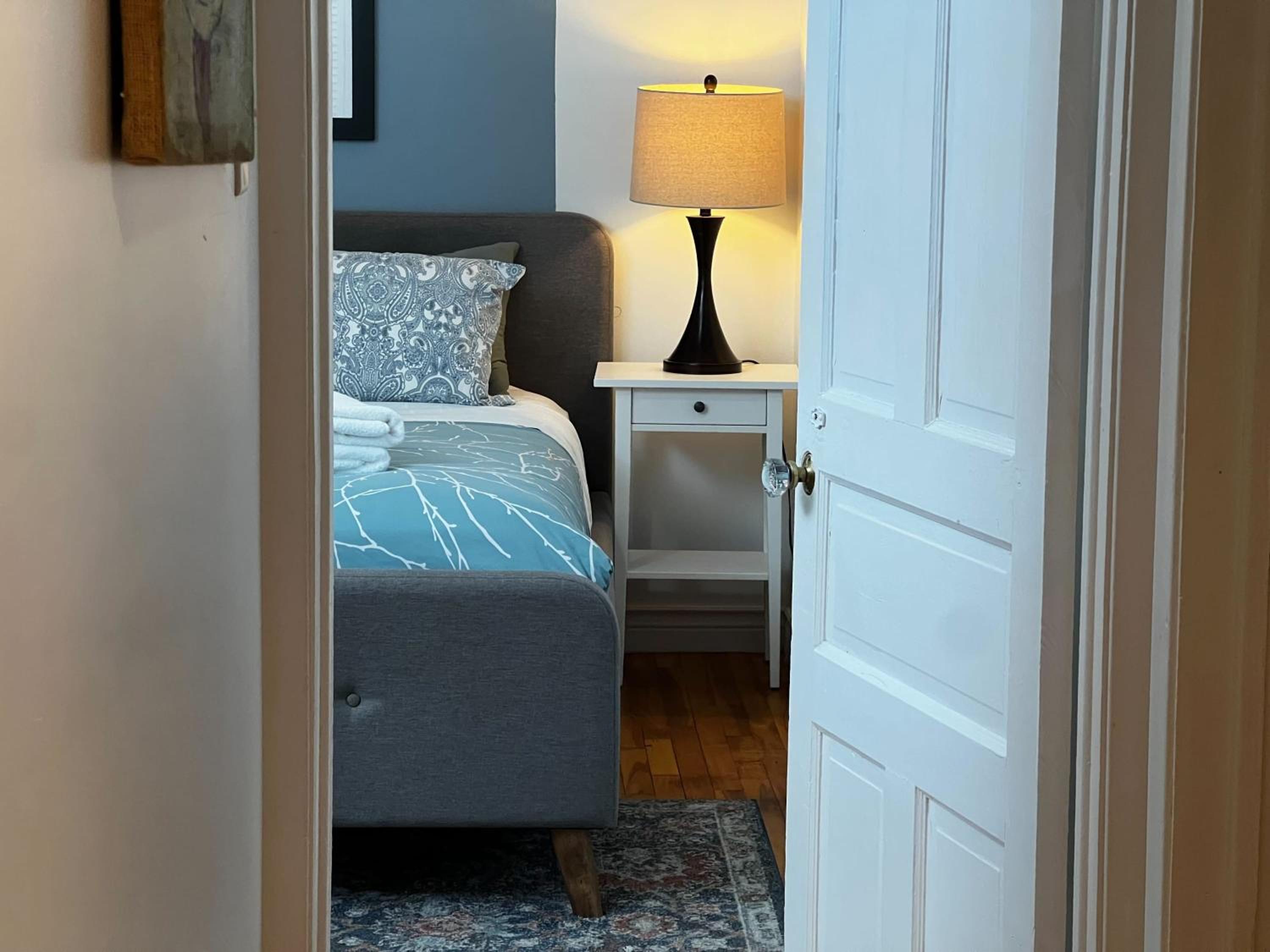 Inglis Heritage Cozy 2-Bedroom near Waterfront & Dining, Unit D