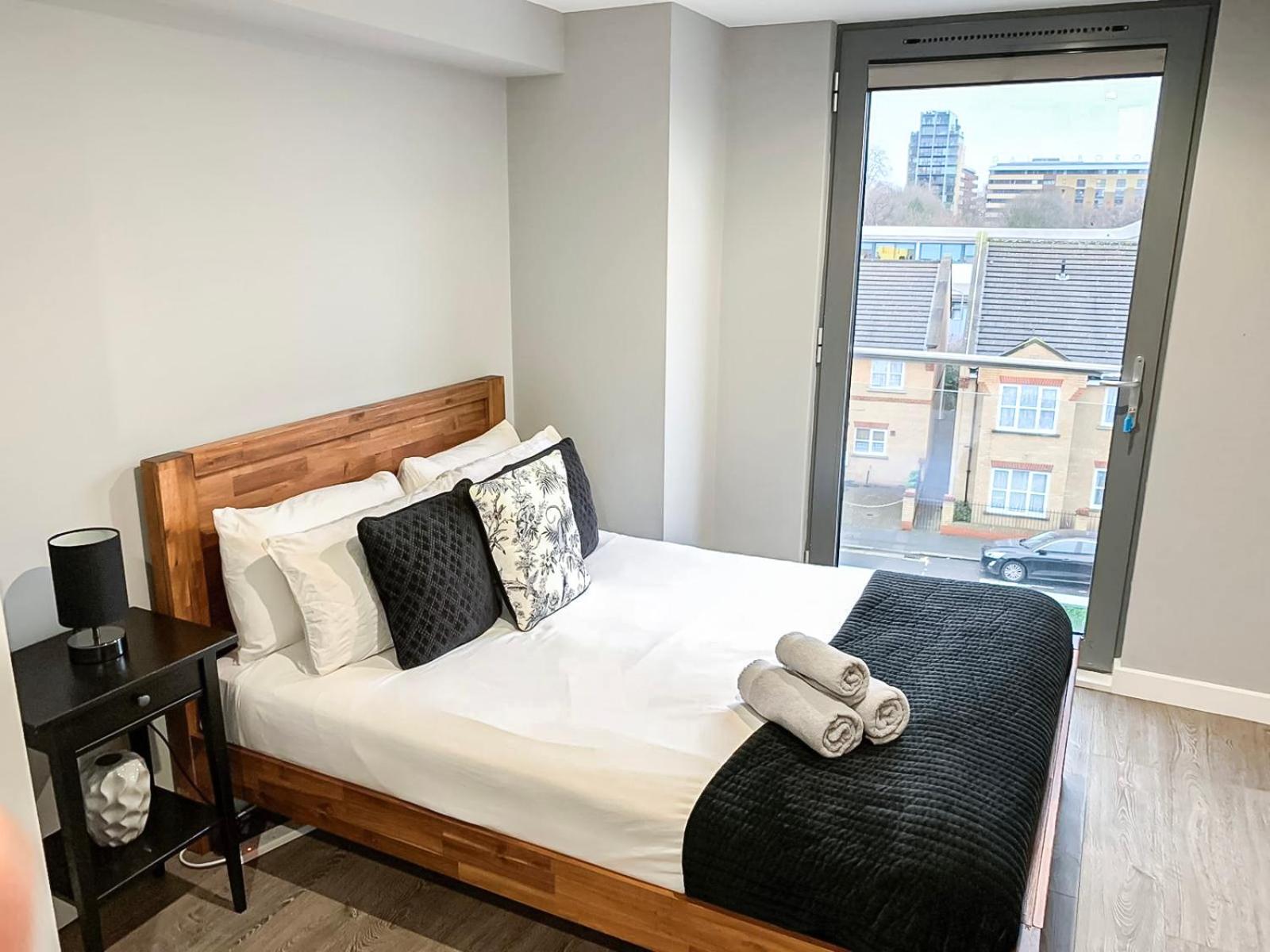 Contemporary Apartments with Private Balconies in Hoxton near Shoreditch, Old Street, Islington by NourNest Apartments