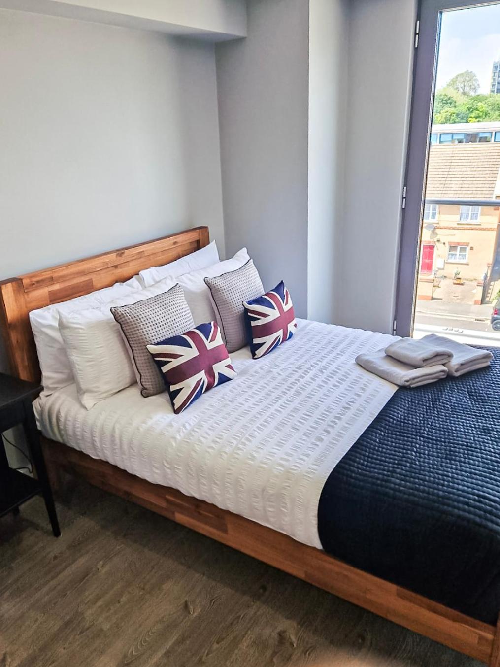 Contemporary Apartments with Private Balconies in Hoxton near Shoreditch, Old Street, Islington by NourNest Apartments